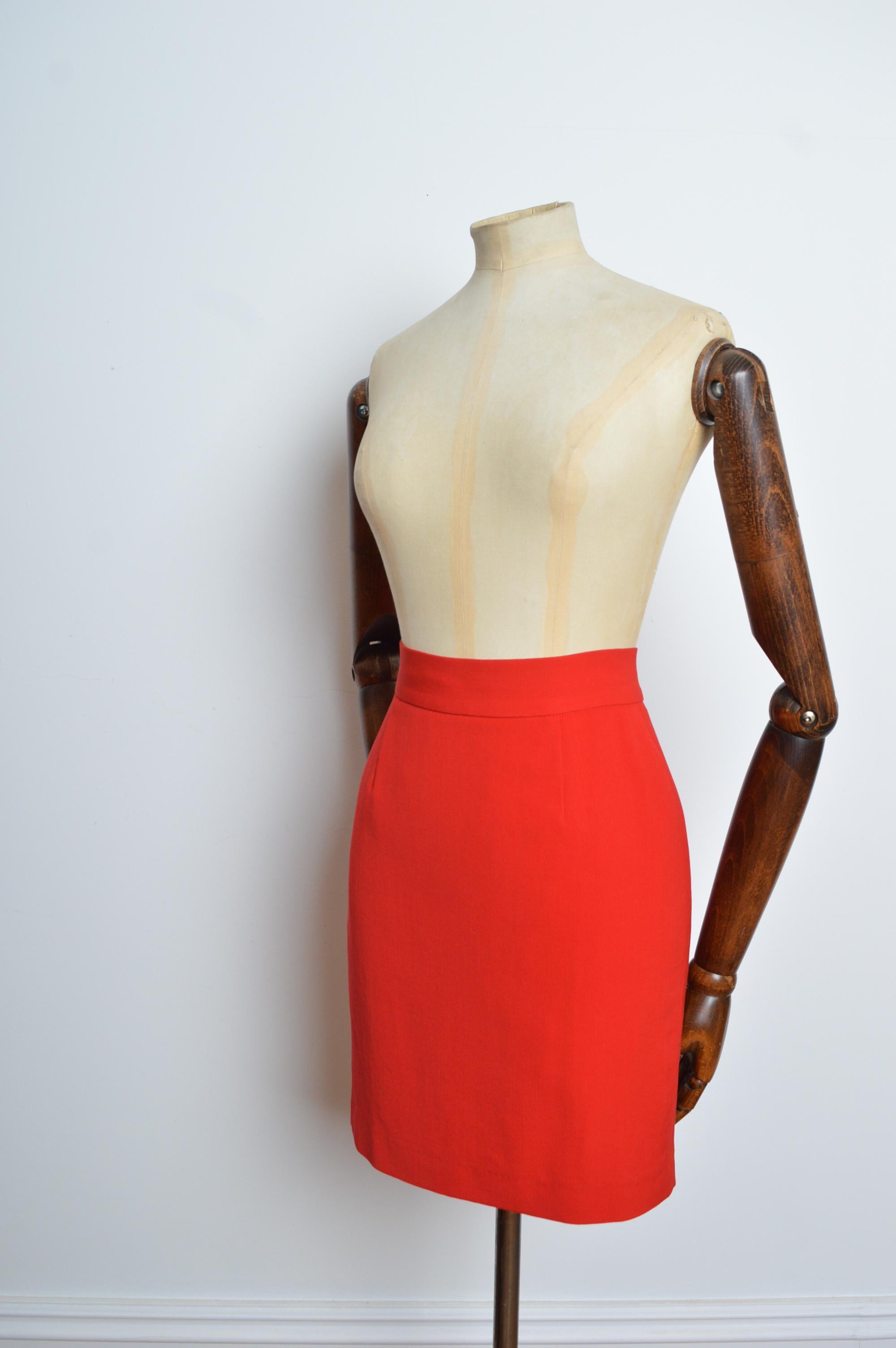 Simple 90's MOSCHINO Plain Cherry Red High Waist Pencil Mini Skirt For Sale 3