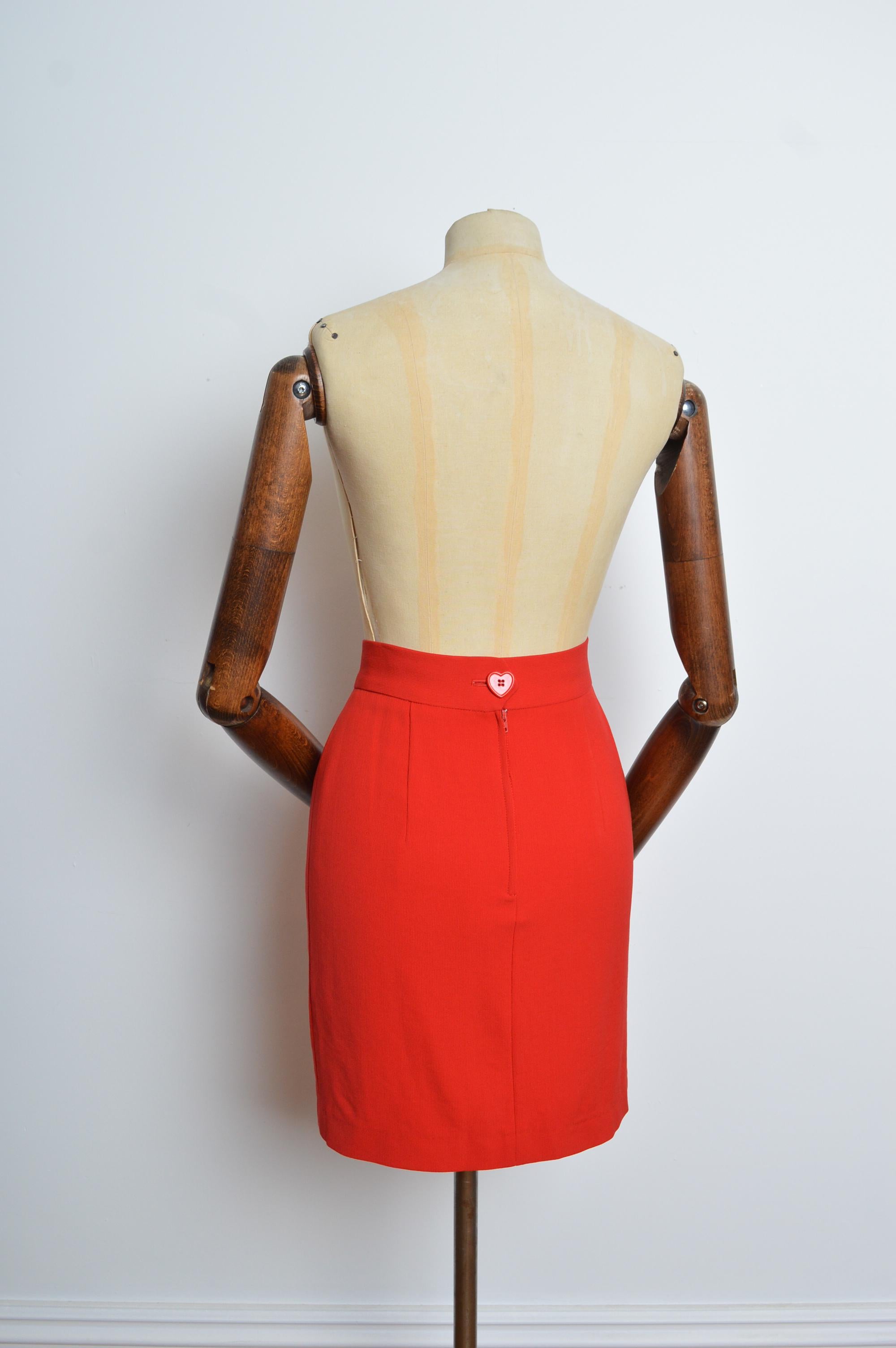 Simple 90's MOSCHINO Plain Cherry Red High Waist Pencil Mini Skirt For Sale 4
