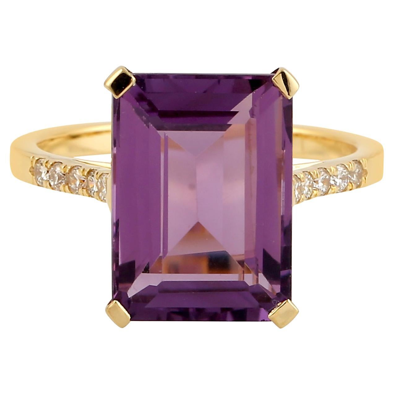 Einfacher afrikanischer Amethyst-Cocktailring mit achteckigen Diamanten aus 18 Karat Gelbgold