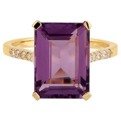Sencillo Anillo de Cóctel Octogénico de Amatista Africana con Diamantes en Oro Amarillo de 18 K