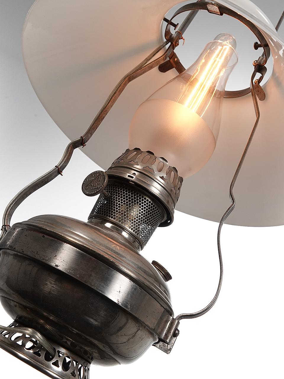 Industrial Simple and Early Nickel Plated Oil Lamp