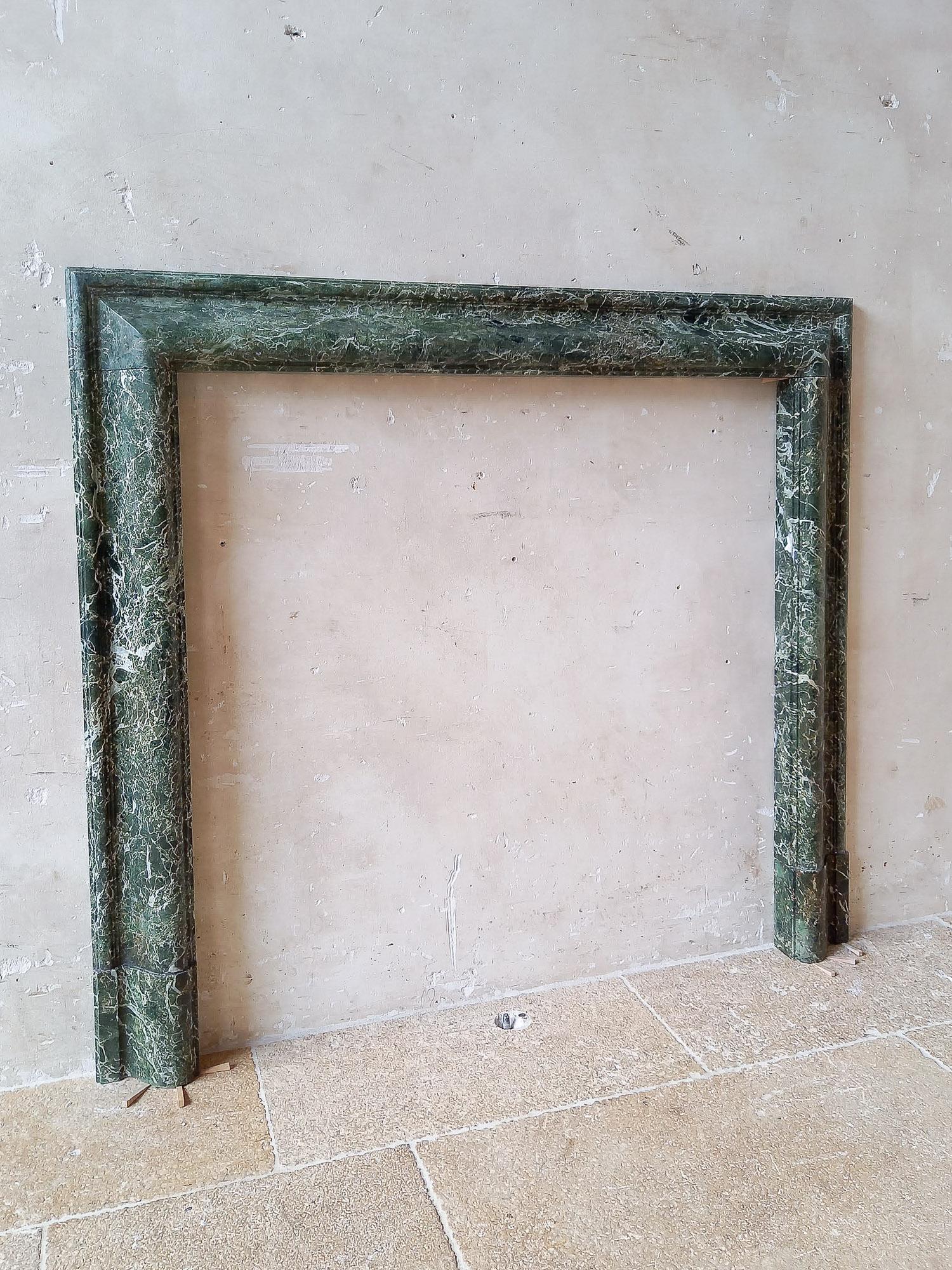 Simple and Elegant Antique Italian Green Marble Fireplace In Good Condition In Baambrugge, NL