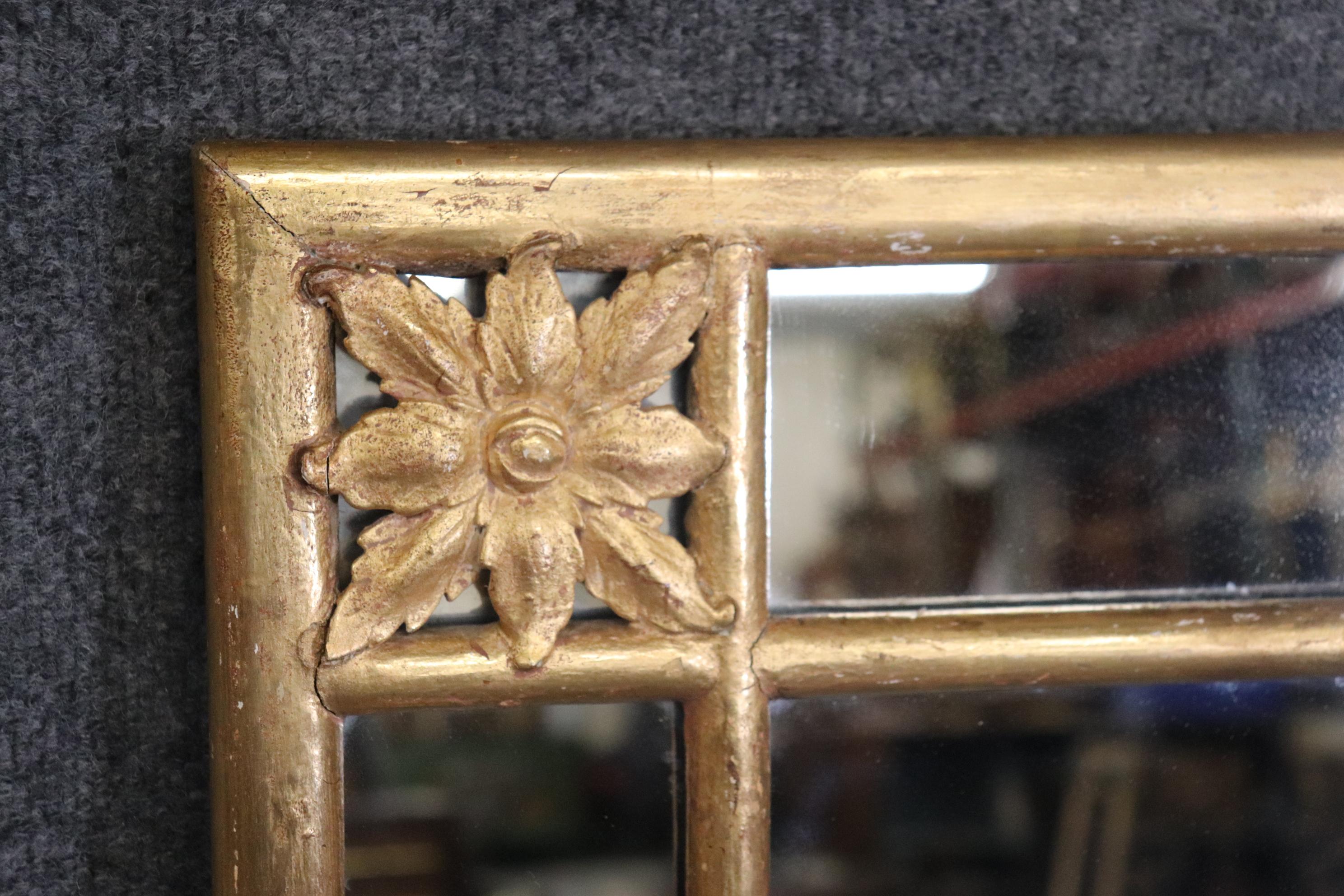 Simple and Elegant Gilded Carved Wood French Directoire Wall Mirror, Circa 1940 In Good Condition For Sale In Swedesboro, NJ