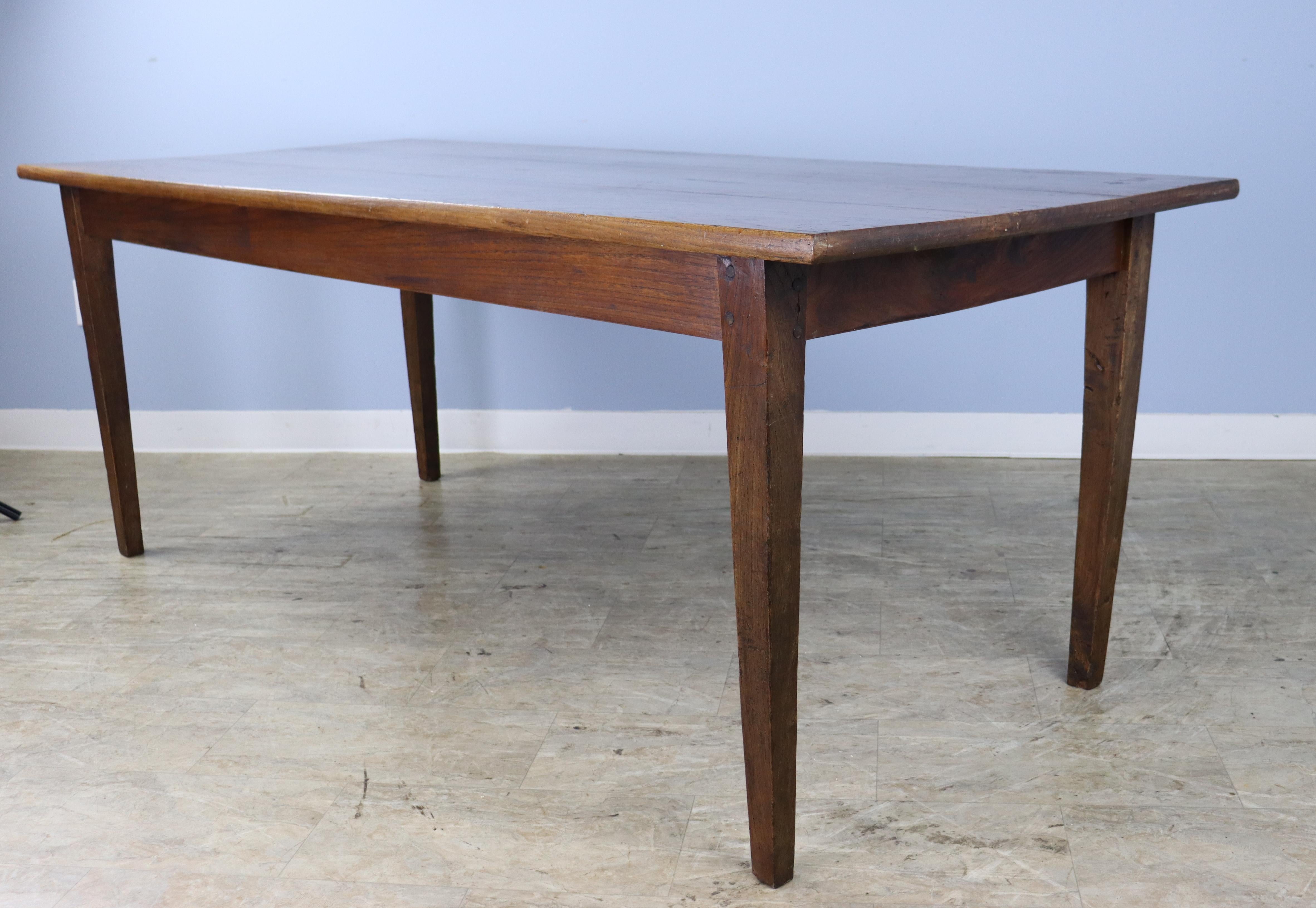Simple Antique Elm Farm Table In Good Condition For Sale In Port Chester, NY