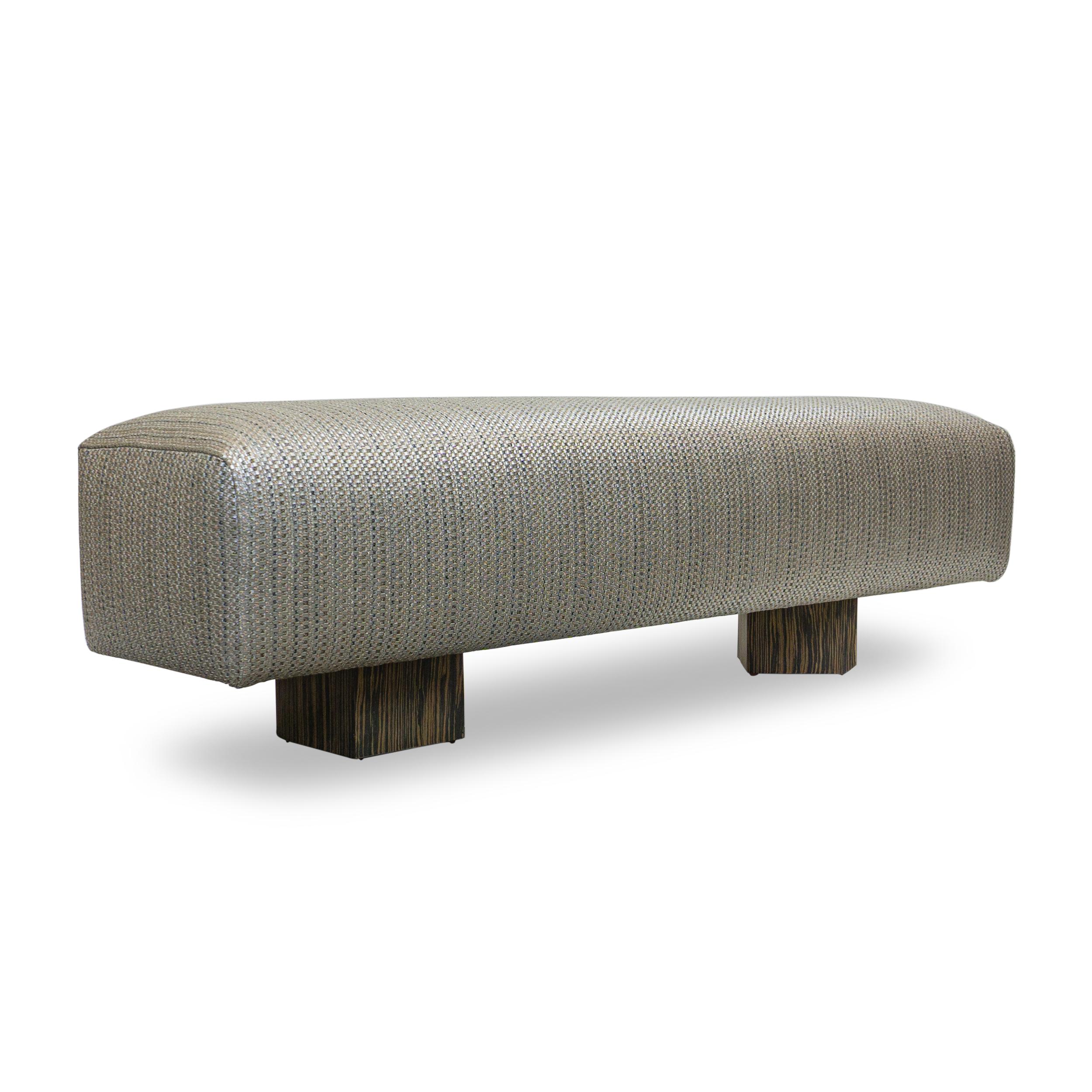 Simple Bench Upholstered in Woven Faux Leather Neuf - En vente à Greenwich, CT