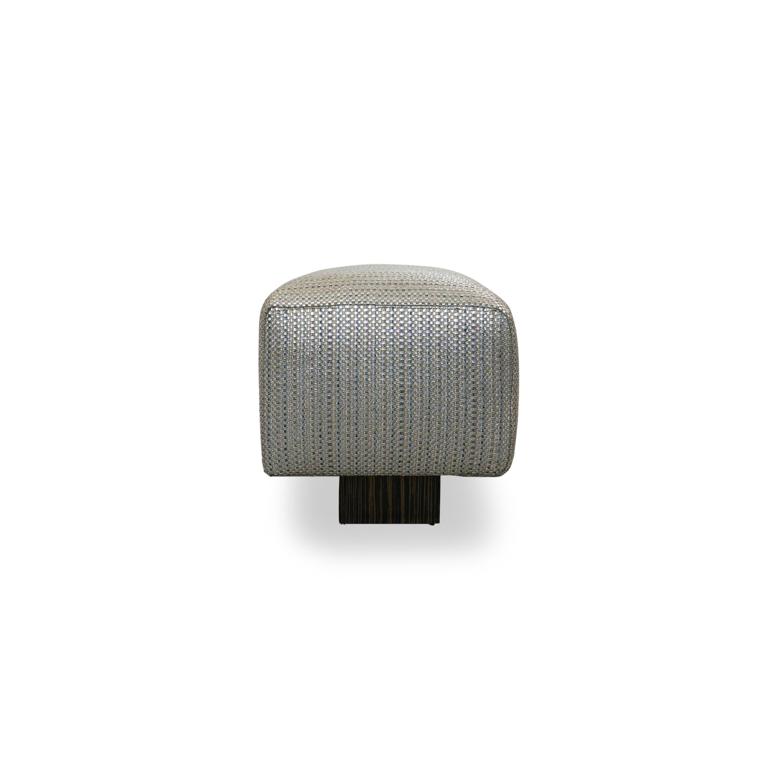 Imitation cuir Simple Bench Upholstered in Woven Faux Leather en vente