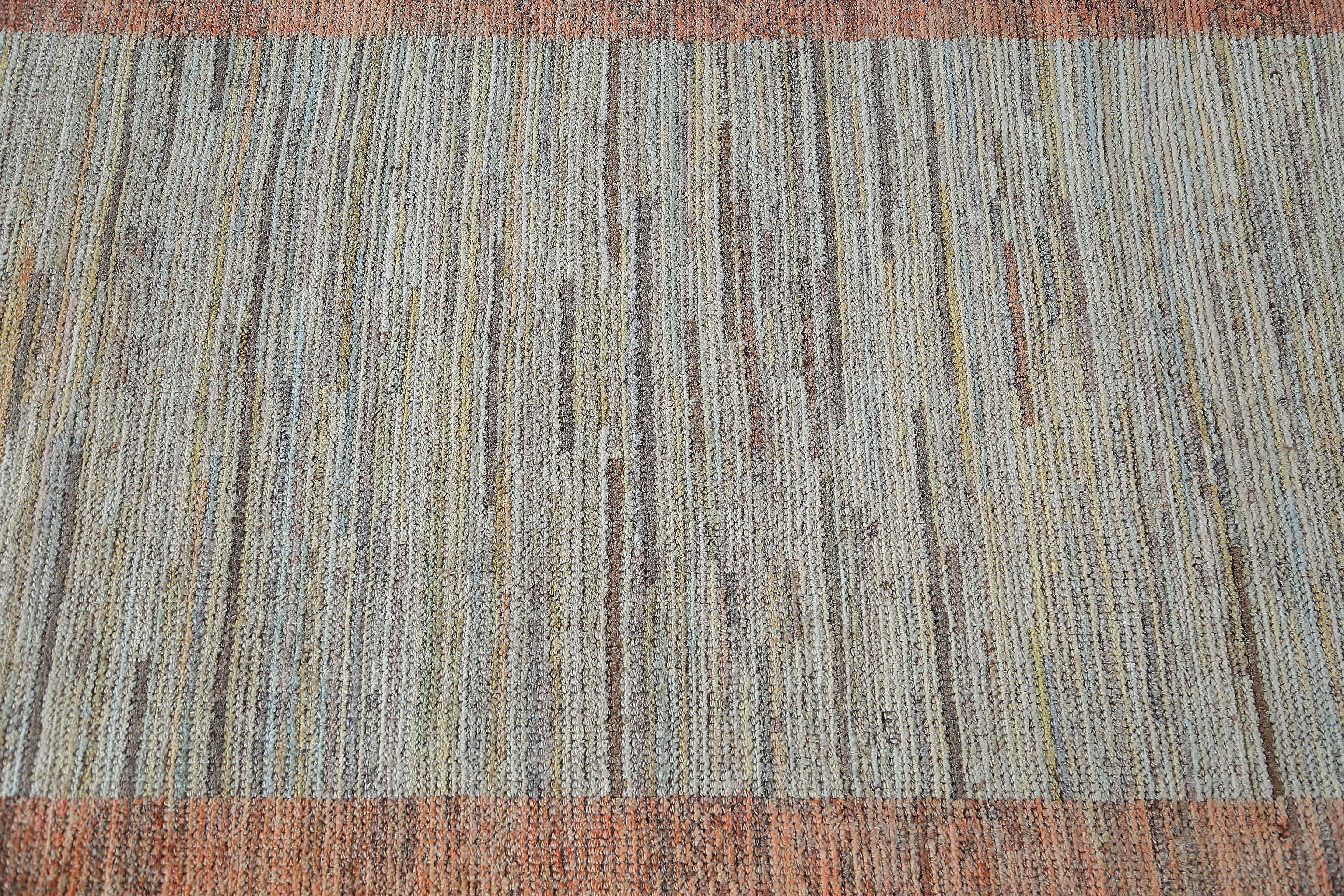 Wir stellen unseren atemberaubenden Läufer mit den Maßen 3'2'' x 15'7'' vor! Dieses Stück bietet eine schöne Mischung aus unifarbenen blauen und braunen Farben, die es zu einer perfekten Ergänzung für jeden Flur oder Eingangsbereich macht.