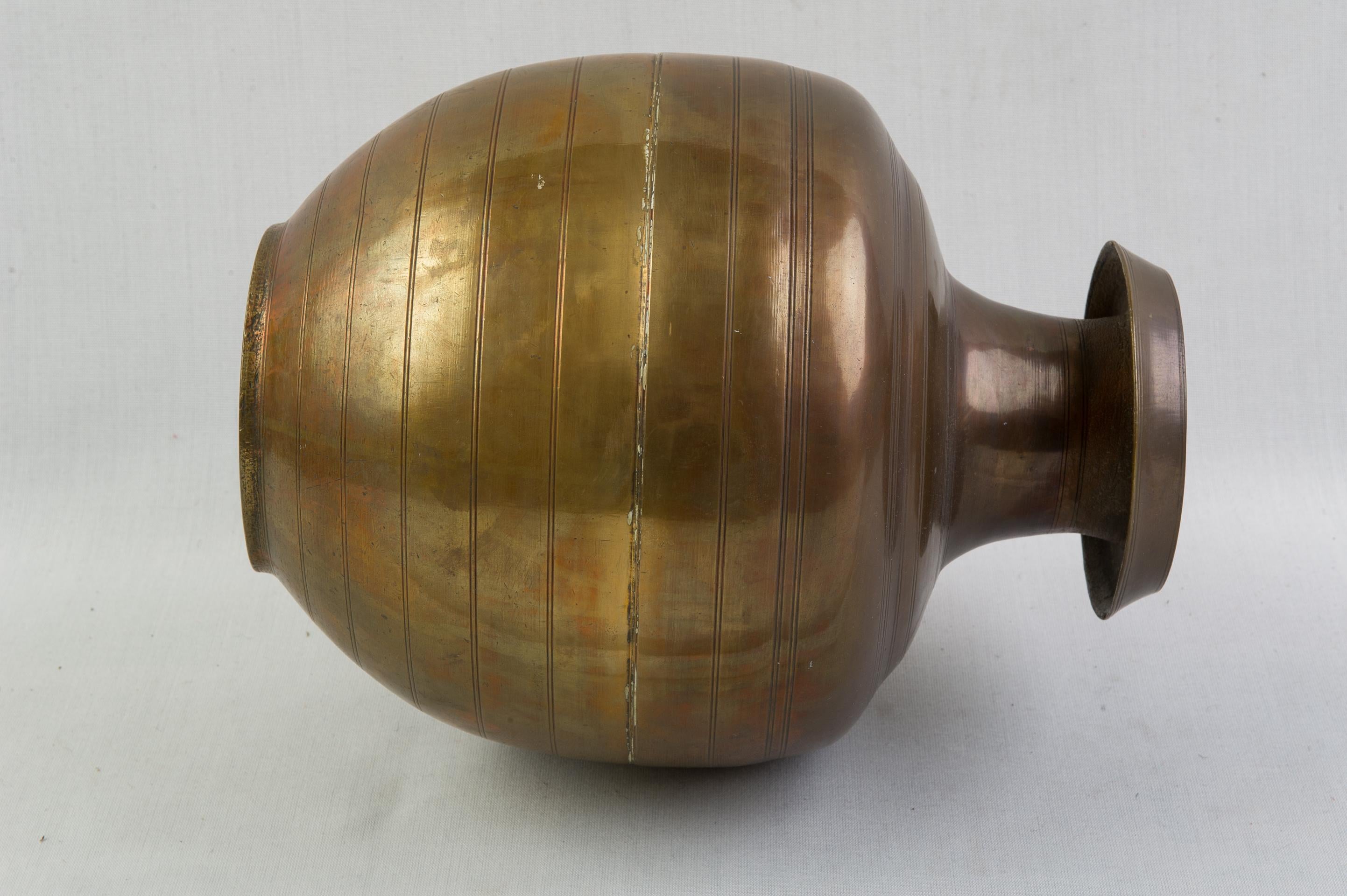 Other Simple Bronze Amphora