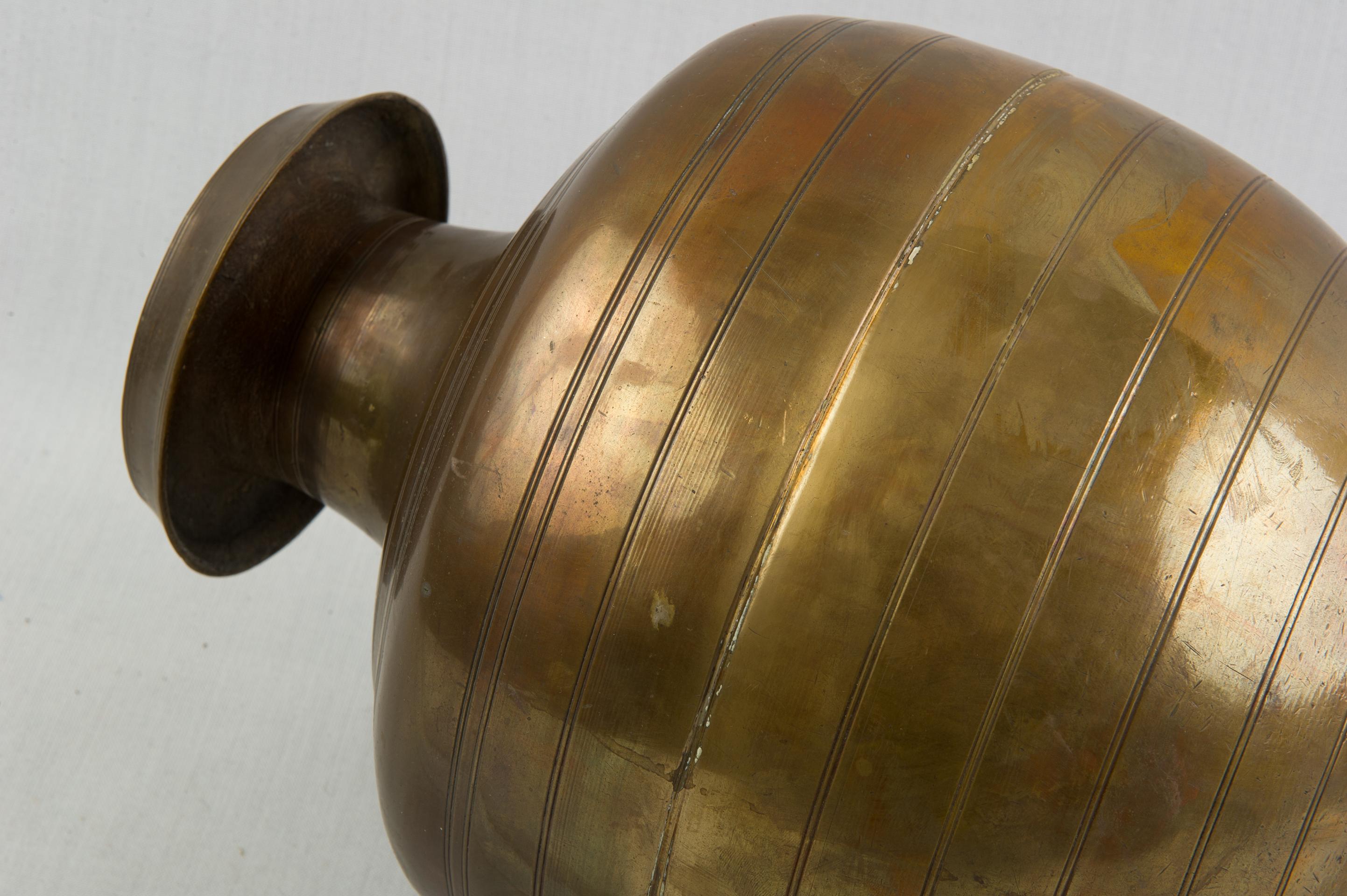 Indian Simple Bronze Amphora