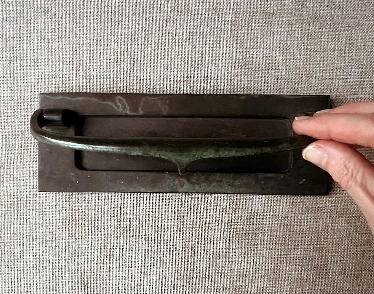 Tapa de buzón sencilla de bronce, Art Nouveau, Inglaterra en Bueno Estado en London, GB
