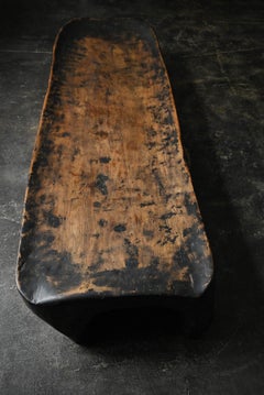 Einfaches Design, altes Holzbett/20. Jahrhundert/ niedriger Tisch/ niedrige Holzbank