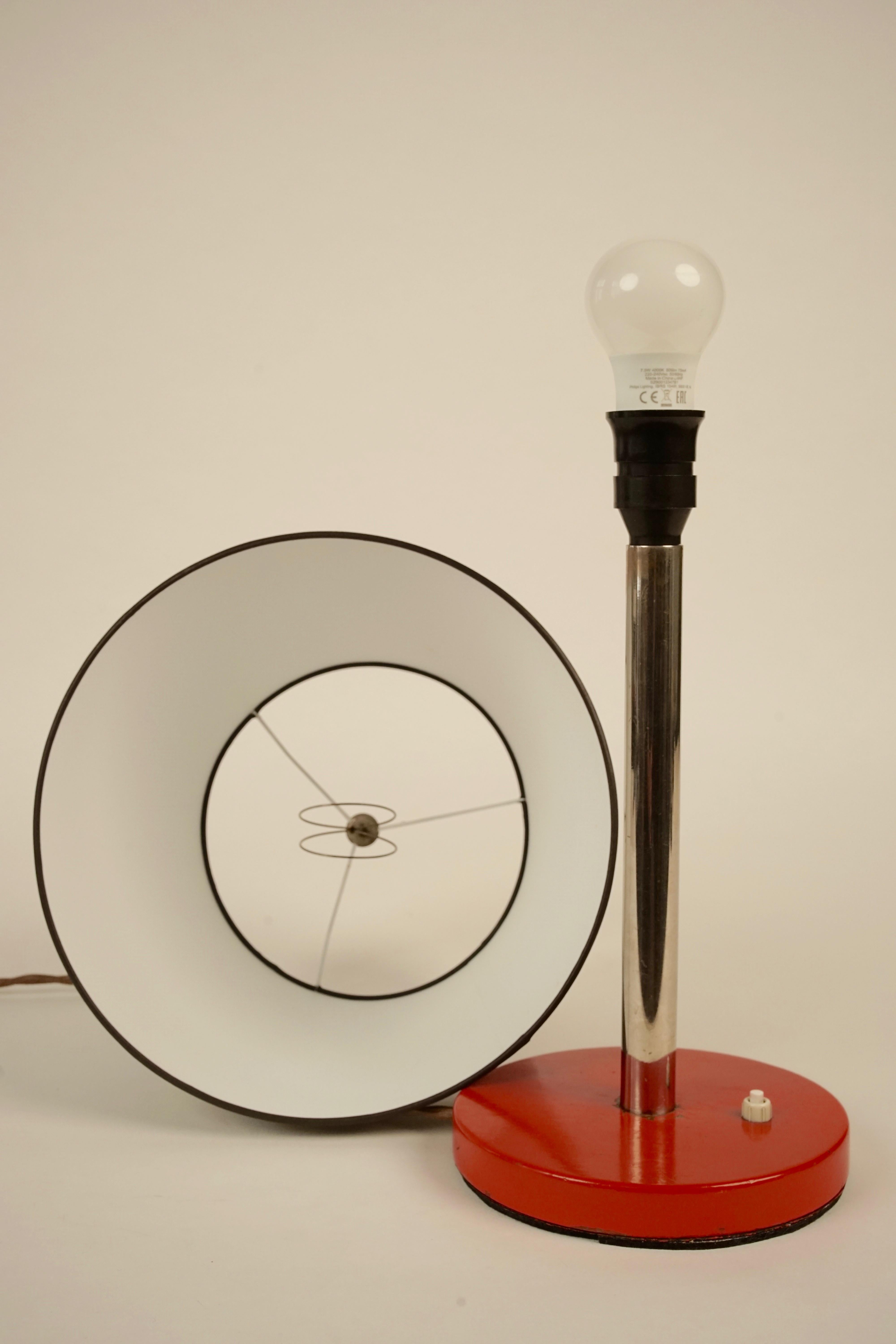 Autrichien Lampe de table simple et élégante des années 1930 en vente