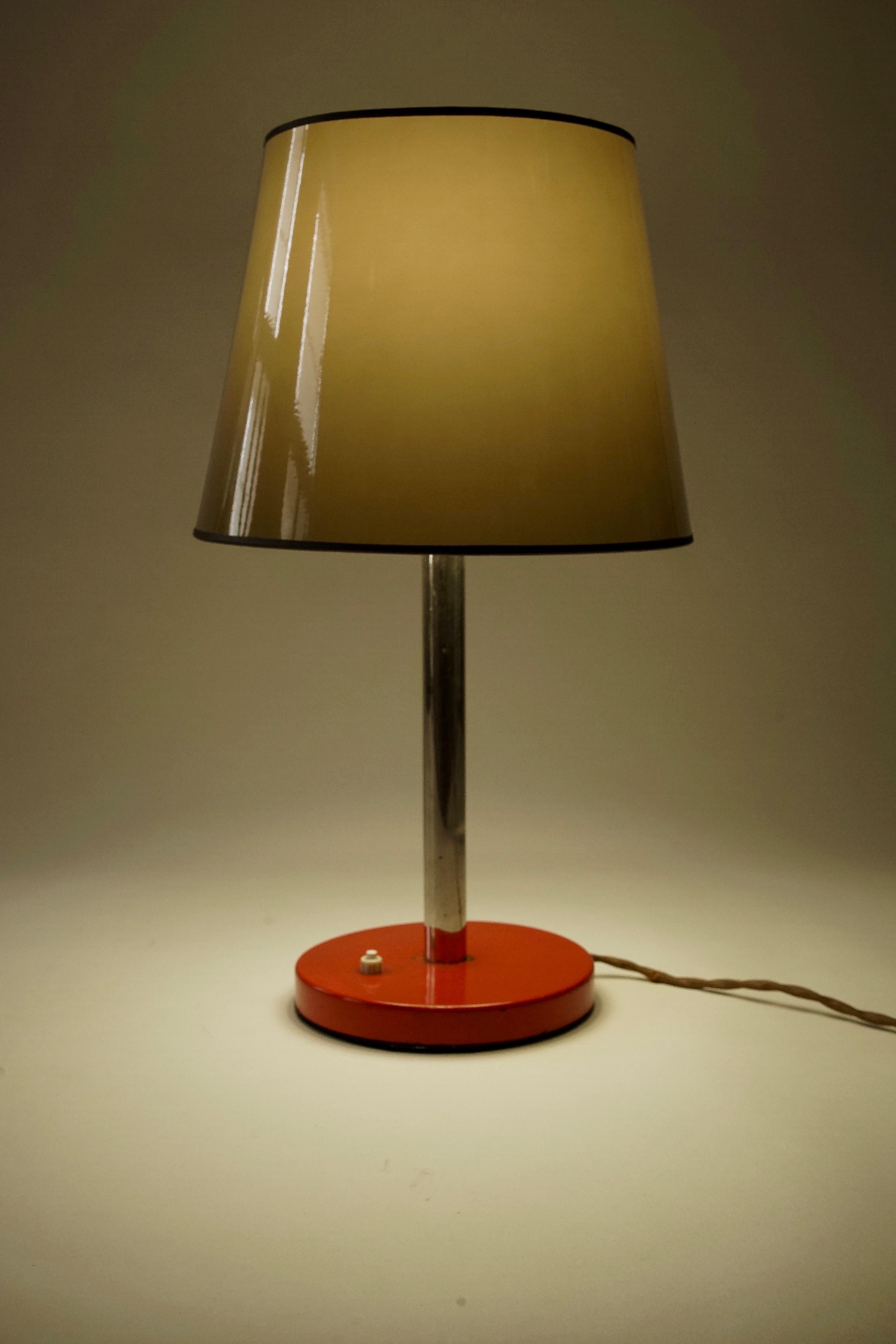Lampe de table simple et élégante des années 1930 État moyen - En vente à Vienna, Austria