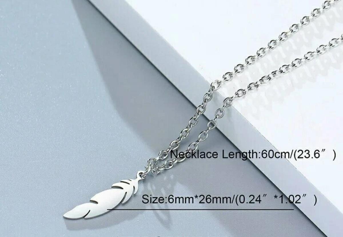 Collier de plumes simple pour homme 925 Silver Collier pendentif de plumes décontracté Cadeau. Unisexe en vente