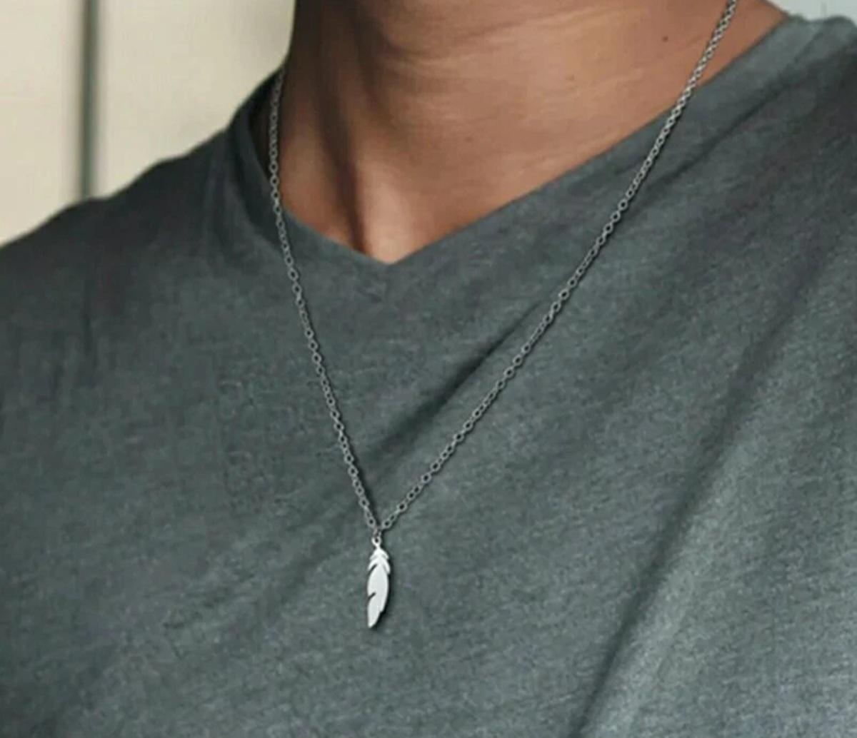 Collier de plumes simple pour homme 925 Silver Collier pendentif de plumes décontracté Cadeau. en vente 1