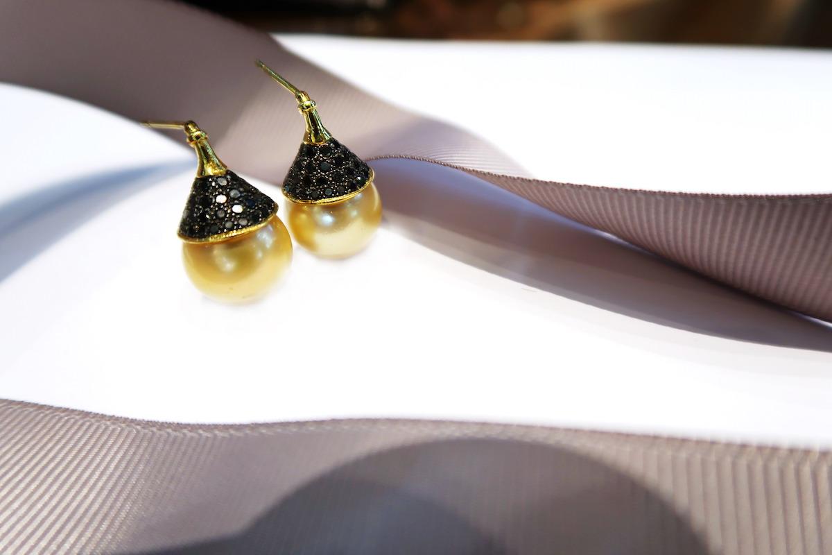 Contemporary Simple Golden Gold South Sea Pearl Black Diamond Cap Pierced Drop Earrings For Sale