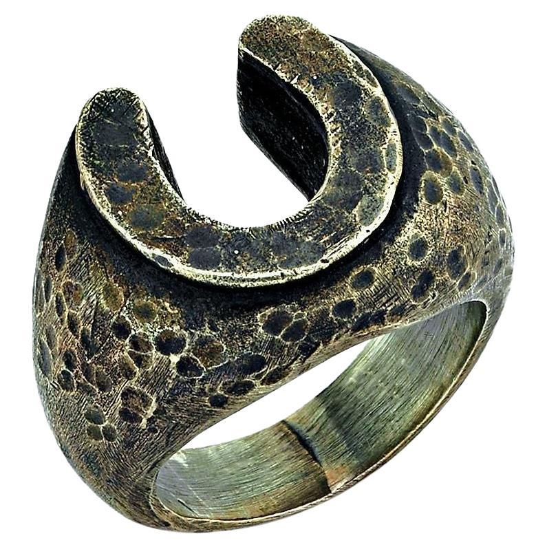 Hufeisen-Ring, handgefertigt, gehämmertes, oxidiertes Silber