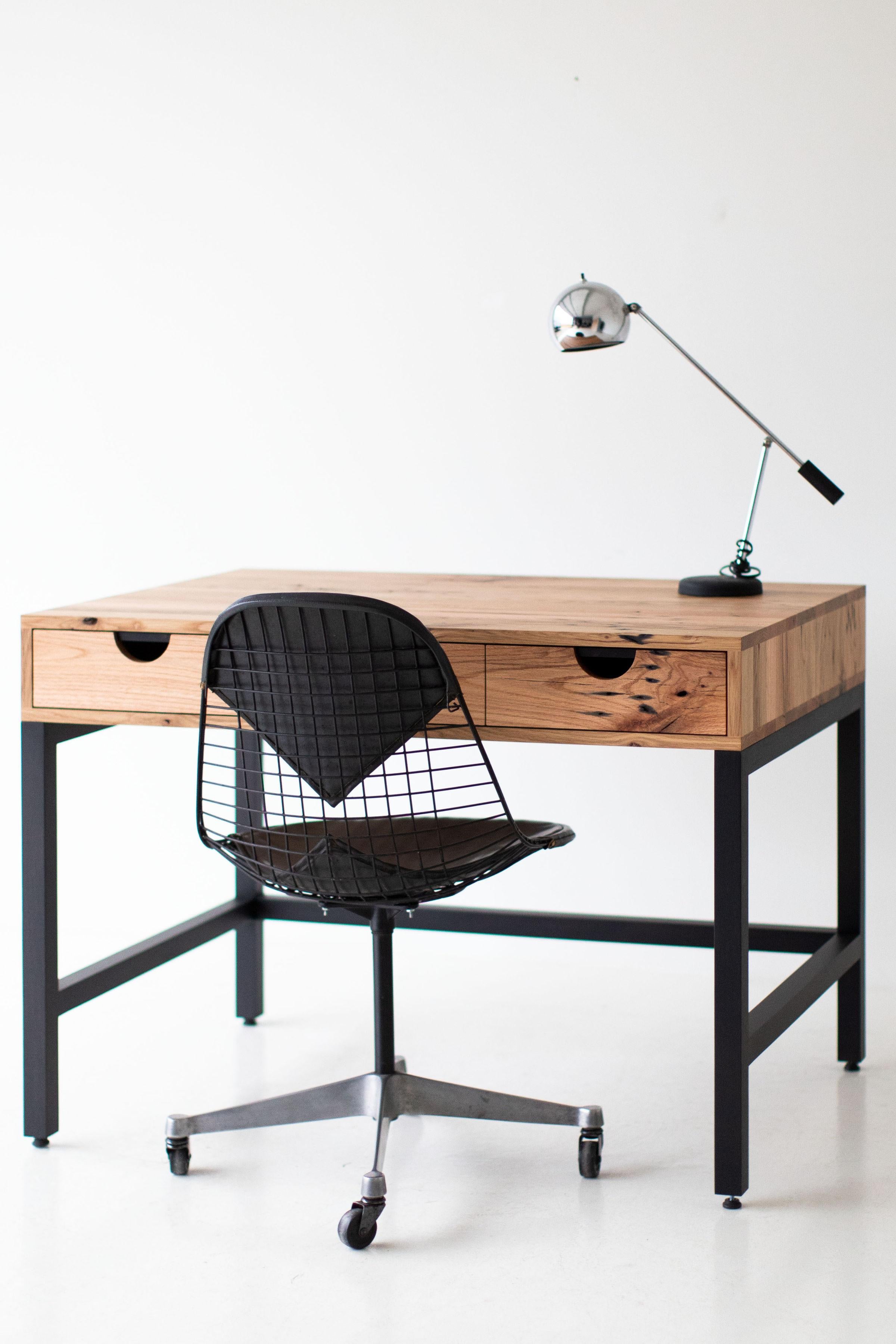 Désolé, nous ne proposons plus de chêne régénéré. Si vous aimez ce design, veuillez nous contacter pour connaître les prix des autres essences de bois !

Ce bureau moderne simple en chêne et noyer recyclé de la Collection Cali est fabriqué au cœur