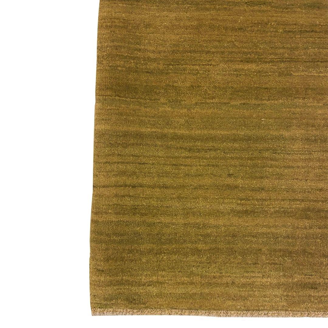 Einfacher moderner persischer Teppich aus gedeckter grüner Wolle, minimalistisches Design, 2' x 3' (Pflanzlich gefärbt) im Angebot