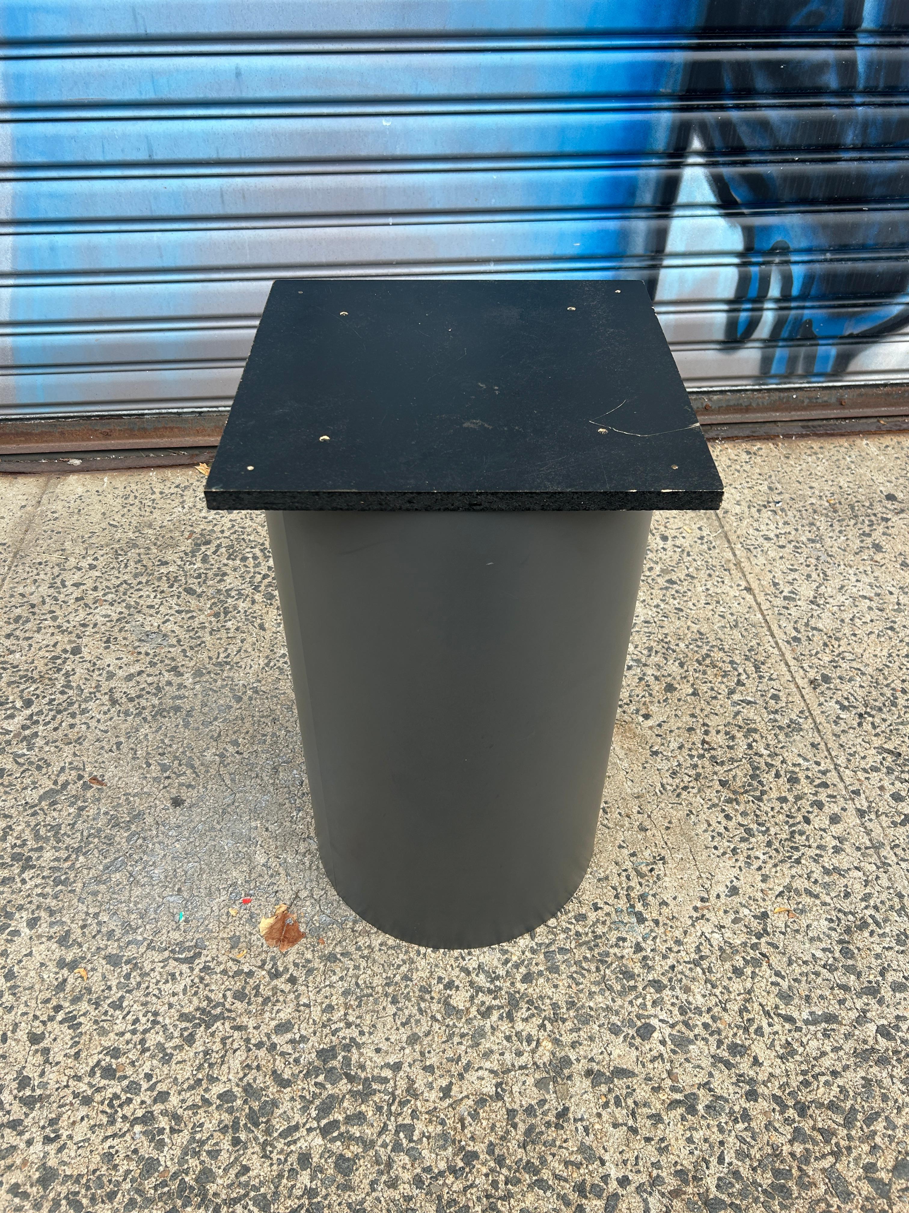 Simple Post Modern Dark Gray Laminate round dining game table 2