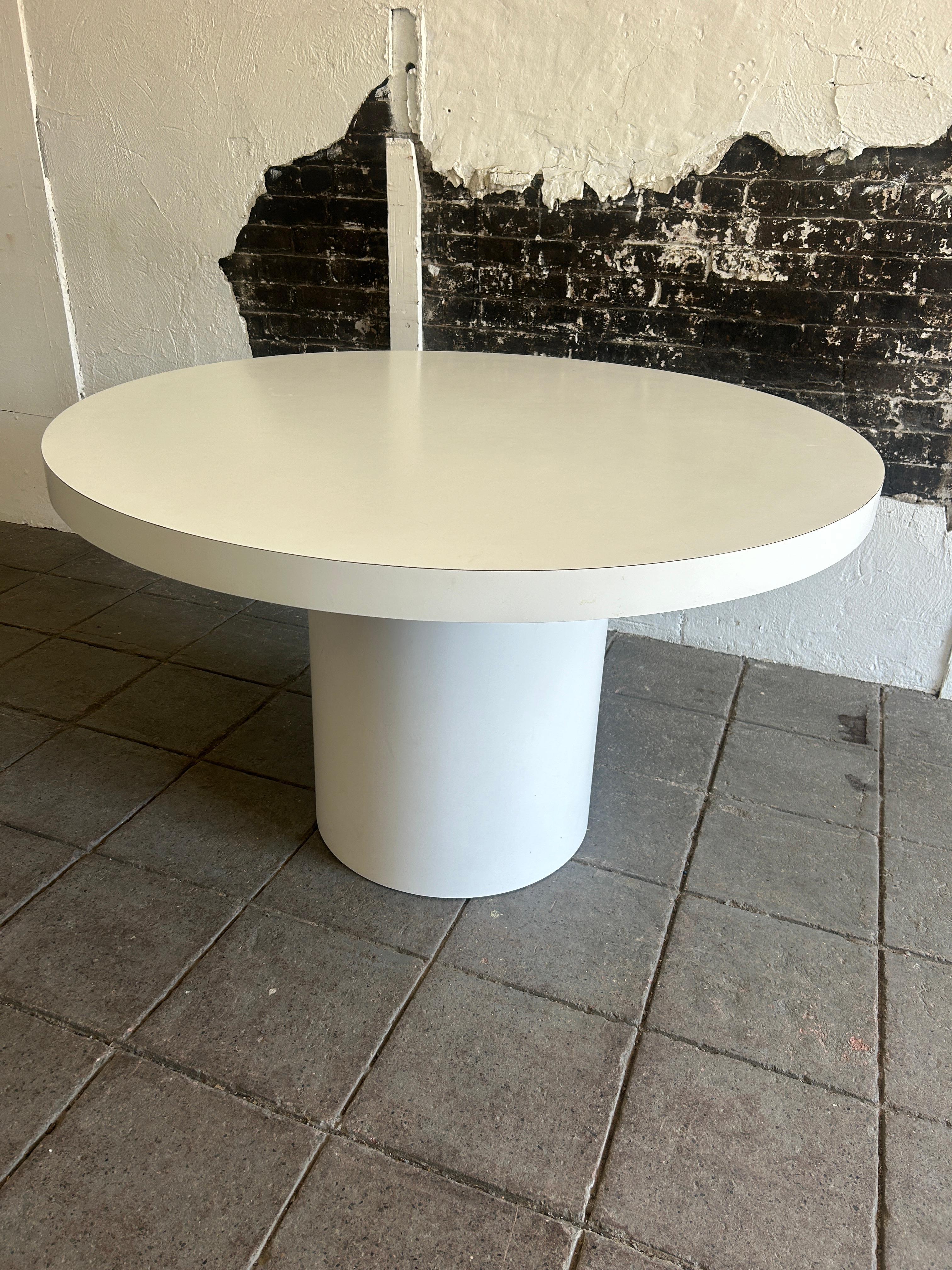 Mid-Century Modern Simple Post Modern white Laminate round dining game table For Sale