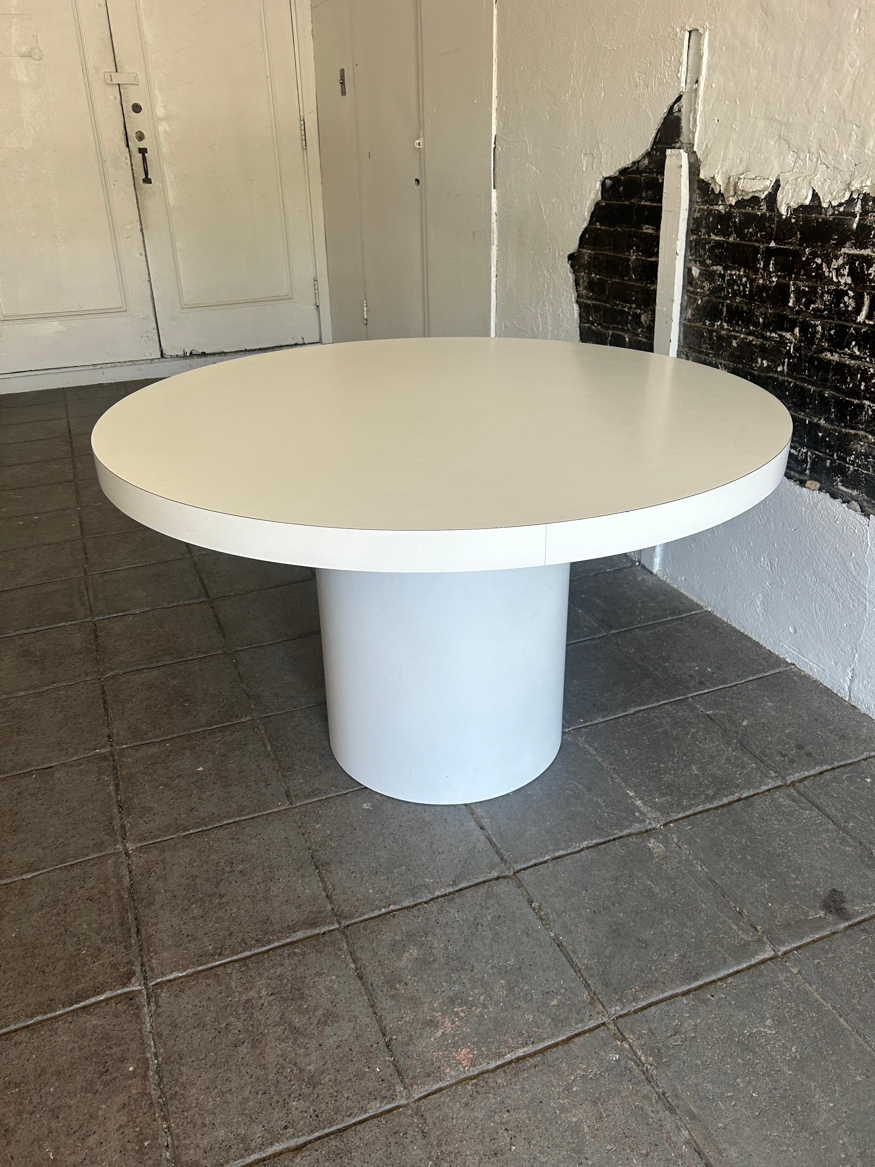 Simple Post Modern white Laminate round dining game table In Good Condition For Sale In BROOKLYN, NY