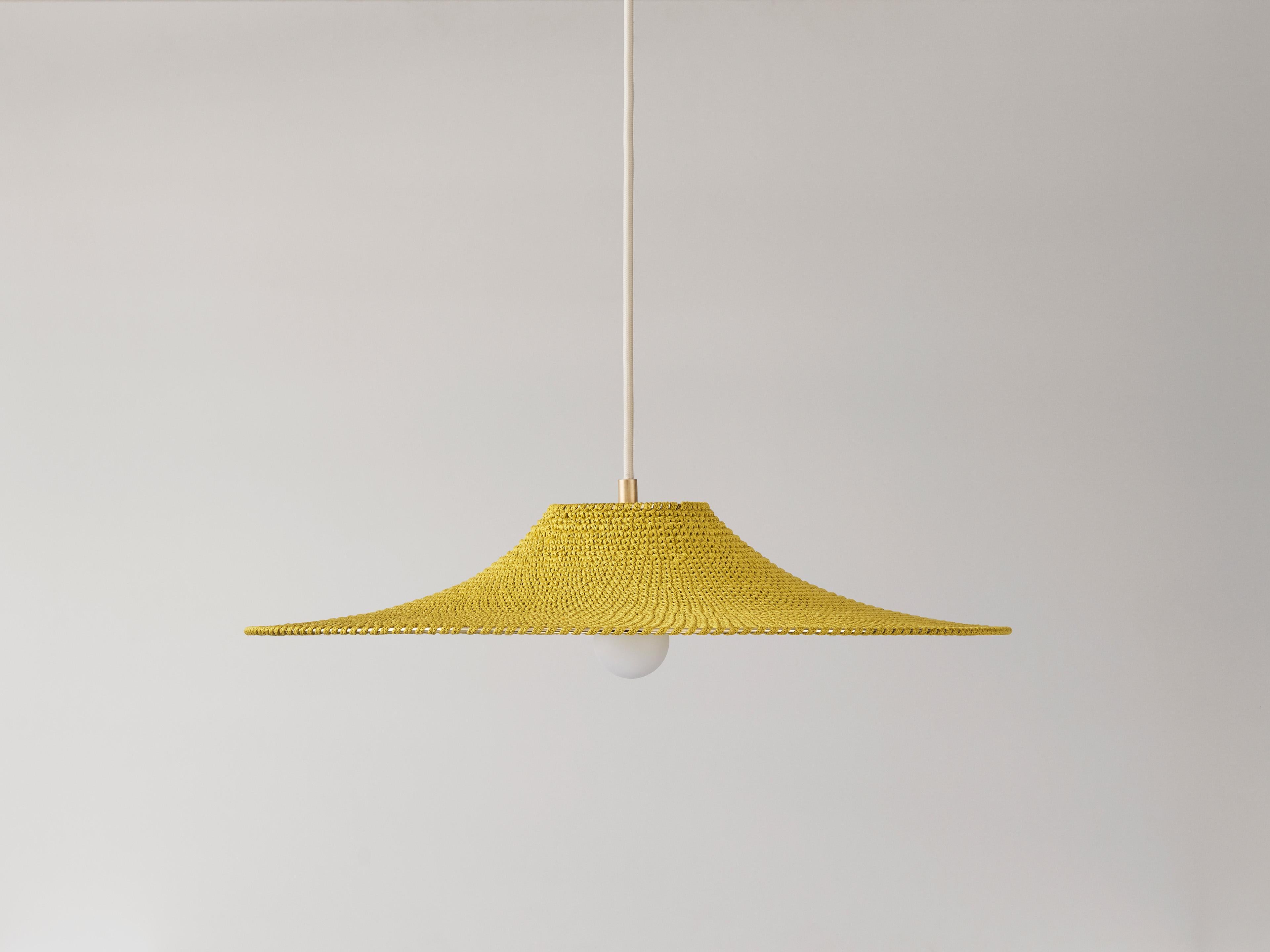 La collezione SIMPLE SHADE è l'essenza di una tonalità. Un design semplice con proprietà trasformative in forme singole e multiple. Utilizzando la filosofia giapponese per progettare con attenzione lo spazio e l'oggetto come un tutt'uno. Questa è