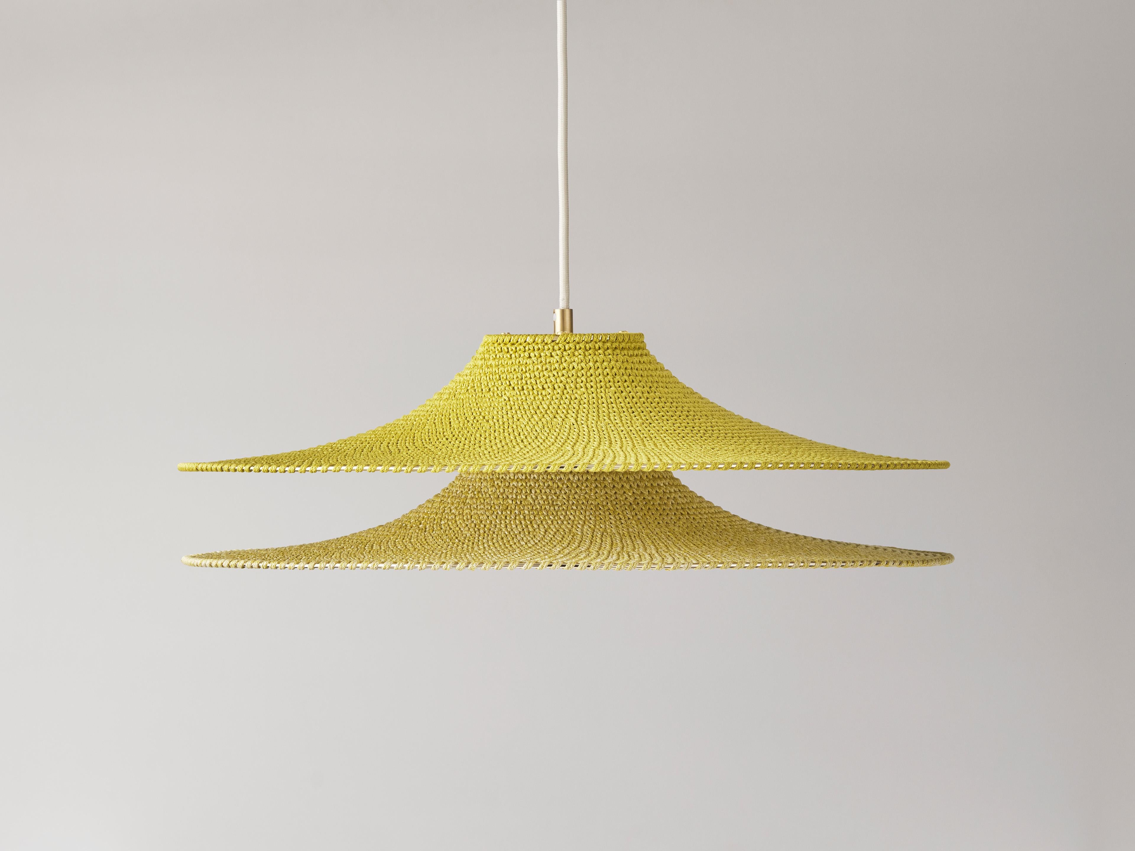 La collection SIMPLE SHADE est l'essence même de la nuance. Un design simple aux propriétés transformatrices sous des formes singulières et multiples. L'utilisation de la philosophie japonaise pour concevoir en toute conscience l'espace et l'objet