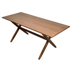 Einfacher + eleganter dänischer Mid-Century Modern-Couchtisch aus Teakholz