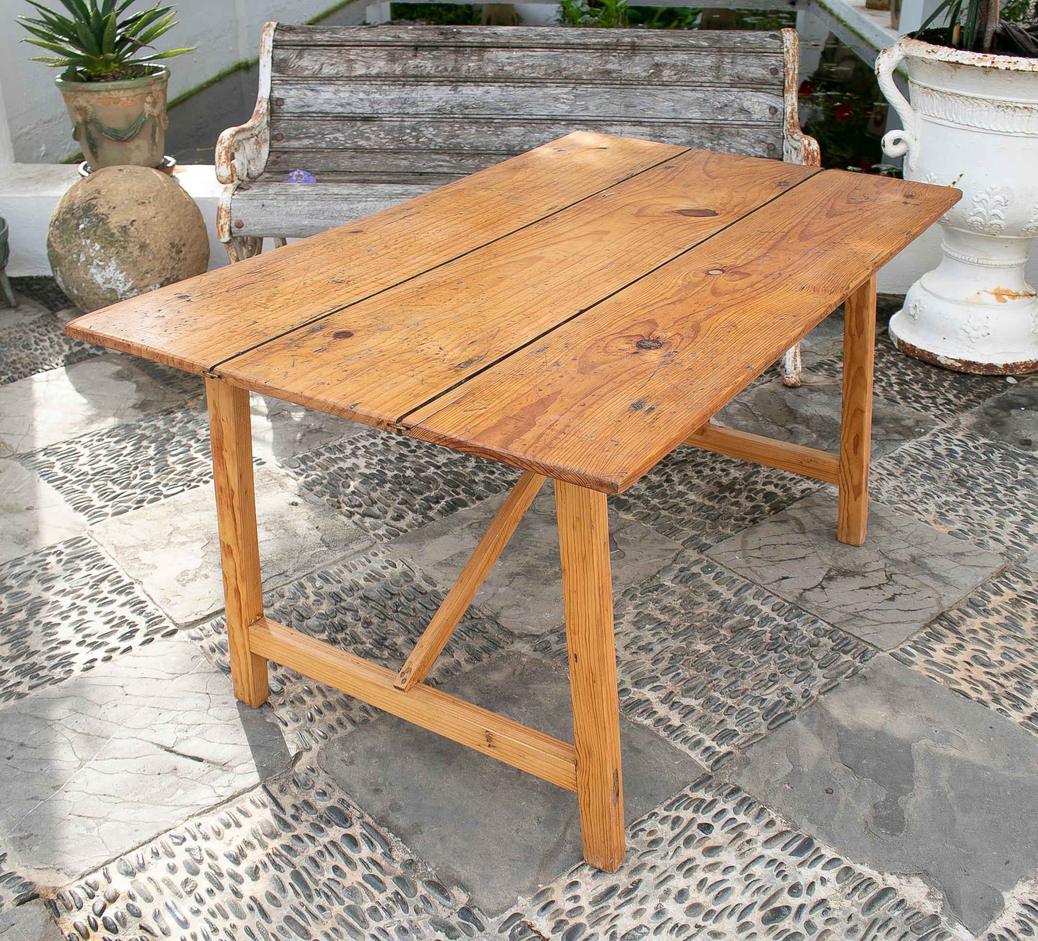 Simple Spanish Country Table in Pine Wood For Sale 8