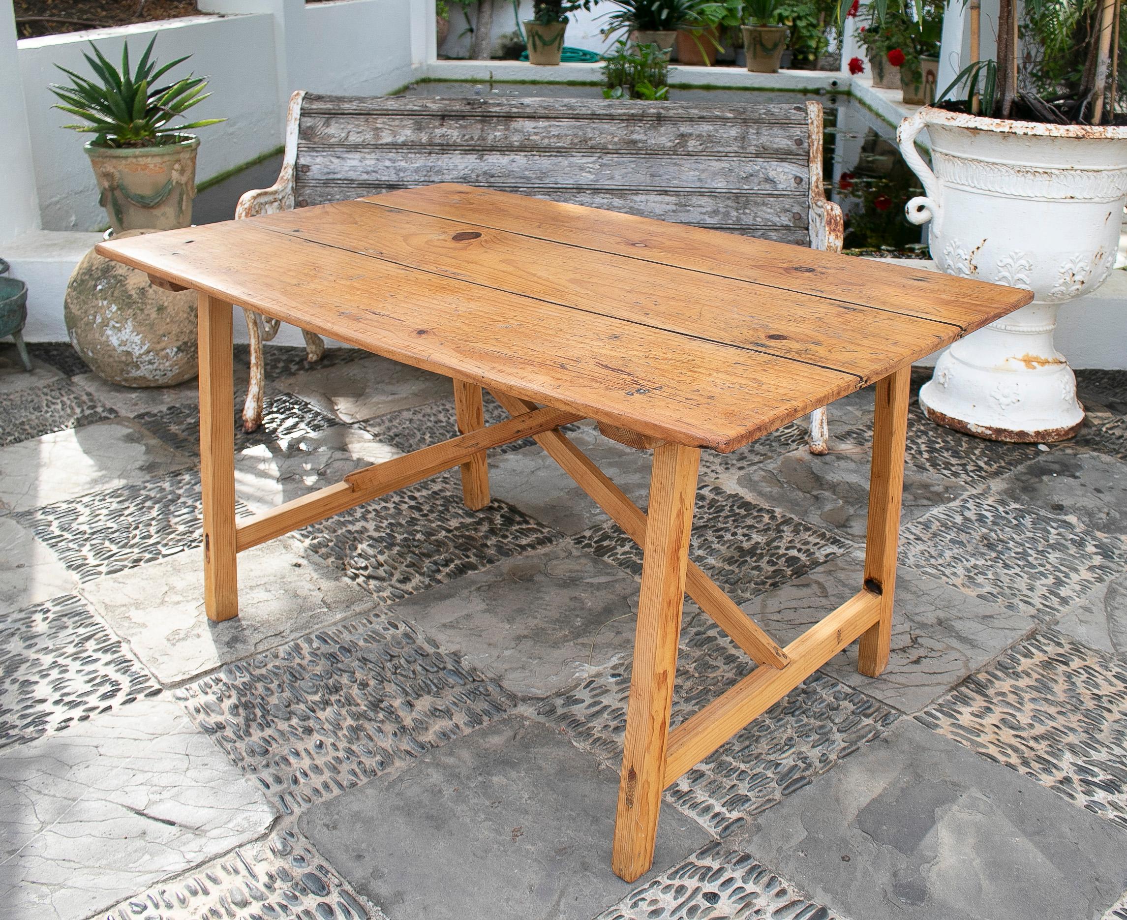 Simple Spanish Country Table in Pine Wood For Sale 1
