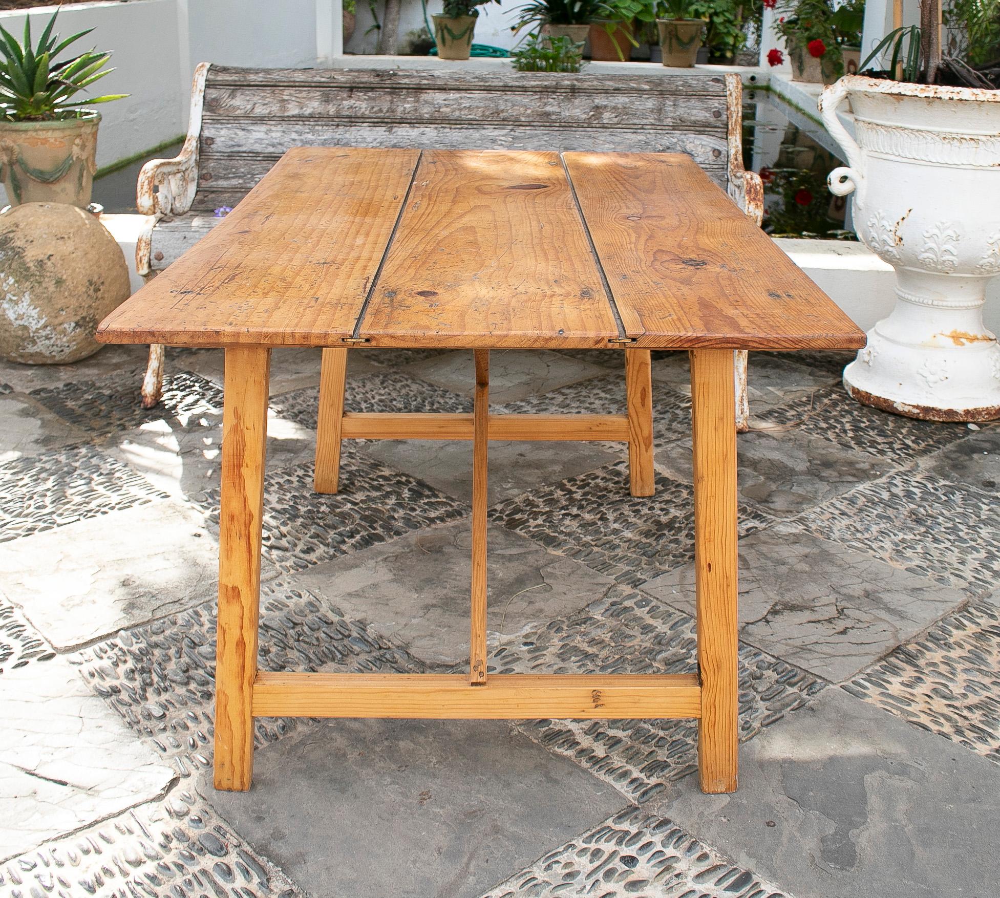 Simple Spanish Country Table in Pine Wood For Sale 3