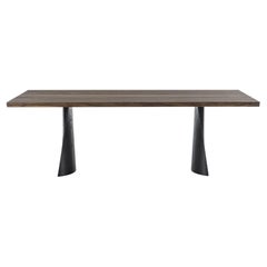 Table simple en bois tourbillonnant, conçue par Studio Excalibur, fabriquée en Italie 