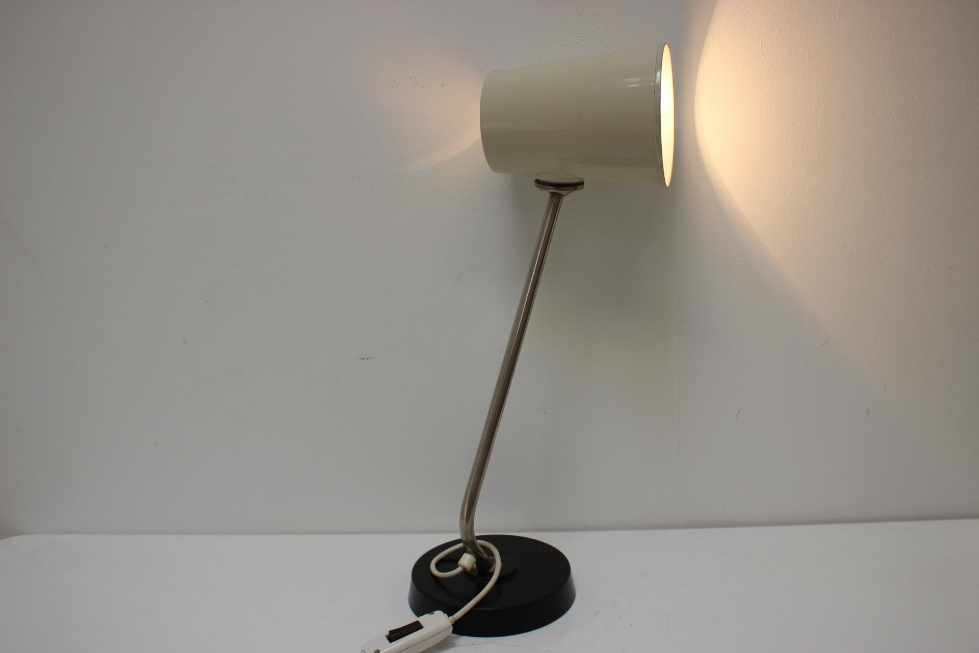 Made in the 1960's, in Czechoslovakia.
Simple lamp to light up your room.
Made of metal and chrome.
Fully functional, repolished, cleaned, in original condition, with a few signs of use (shown in the pictures posted).