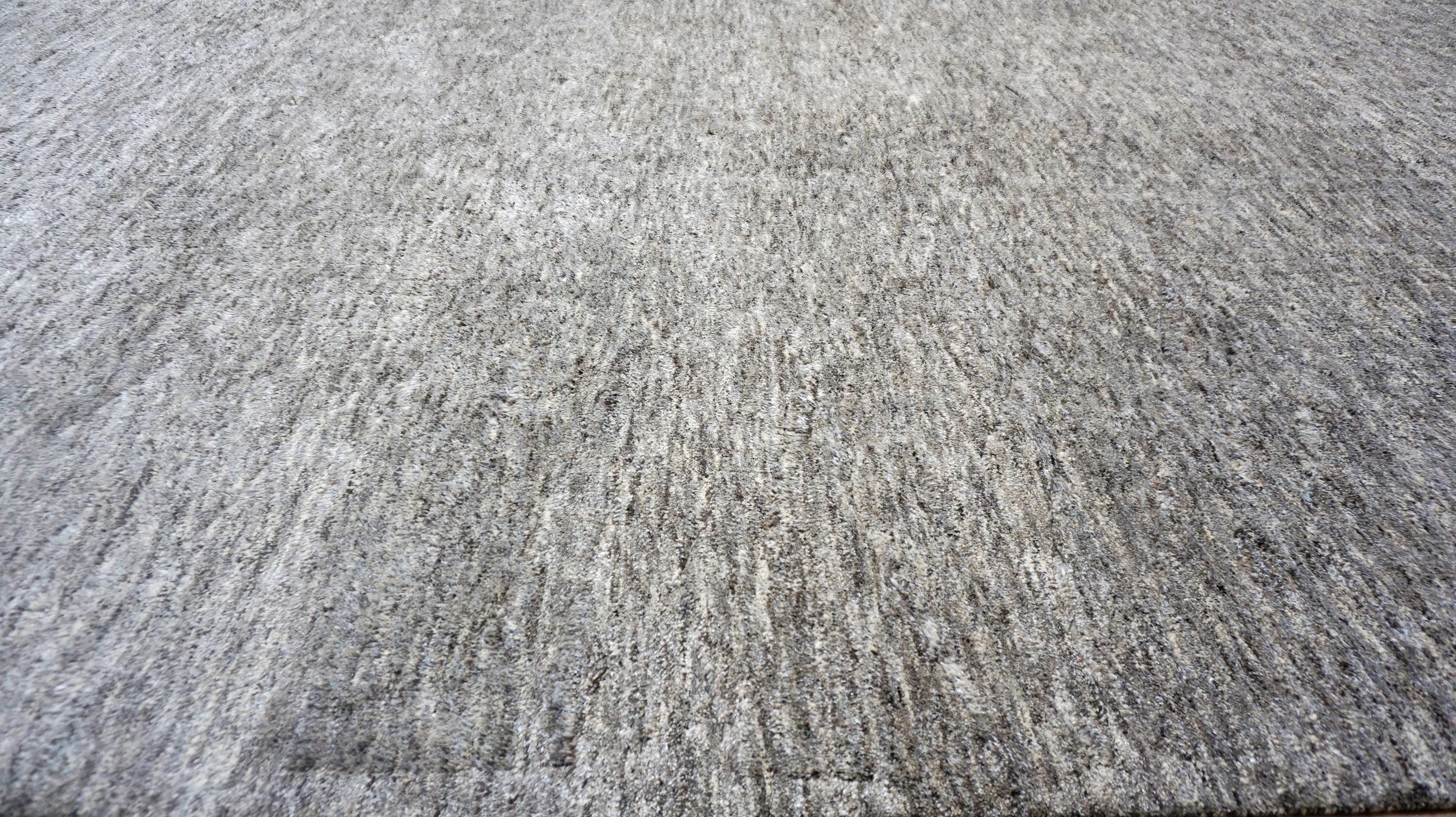 Tapis en laine à texture simple et à poils pelucheux Modernity Brown Grey 14'x20'. Neuf - En vente à Torrance, CA
