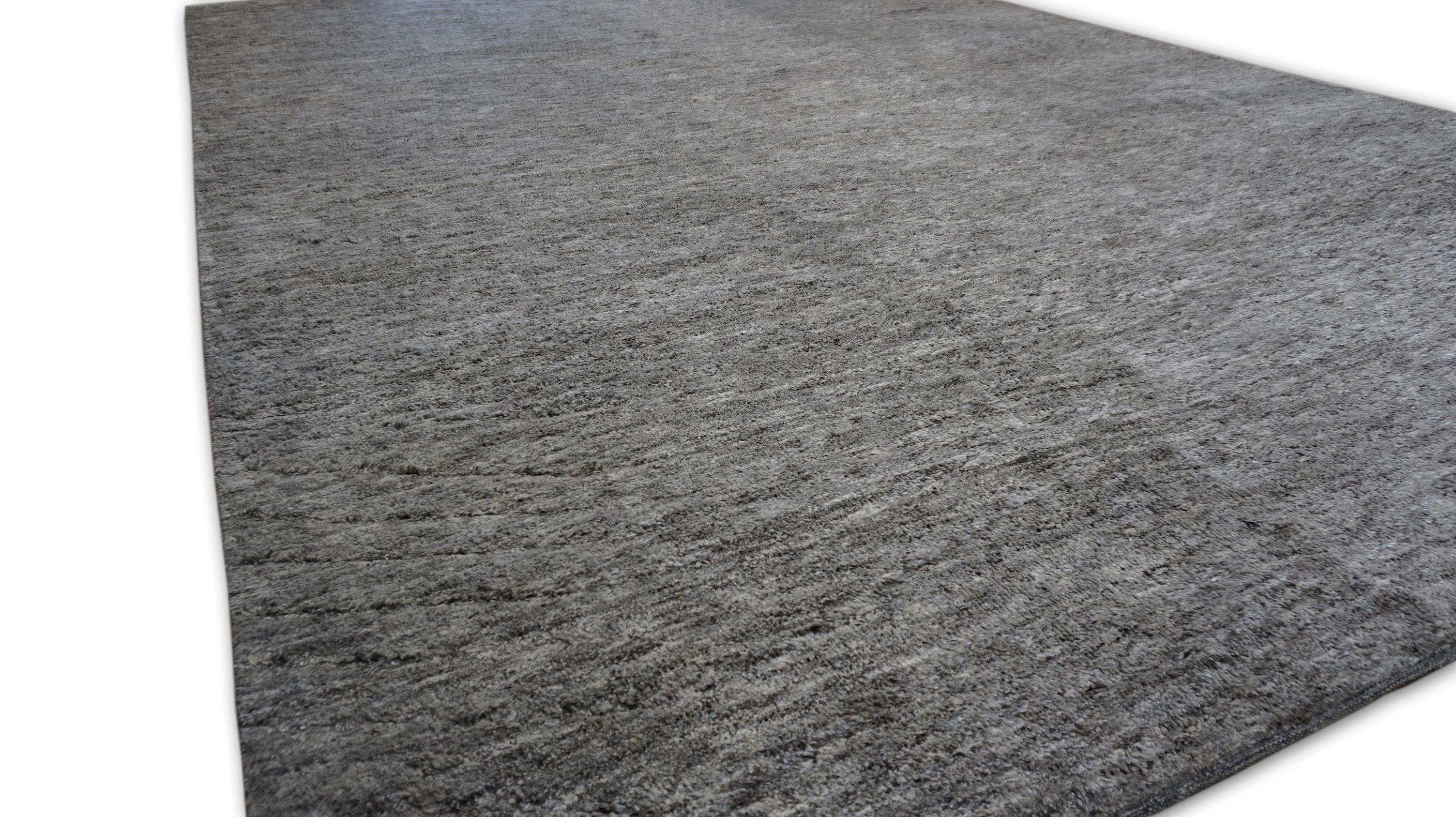 Tapis en laine à texture simple et à poils pelucheux Modernity Brown Grey 14'x20'. en vente 1