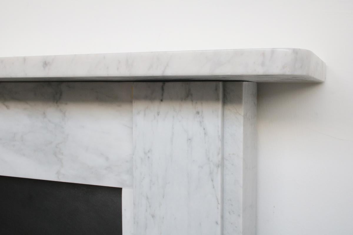 Simple Victorian Carrara Marble Fireplace Surround In Good Condition In Manchester, GB