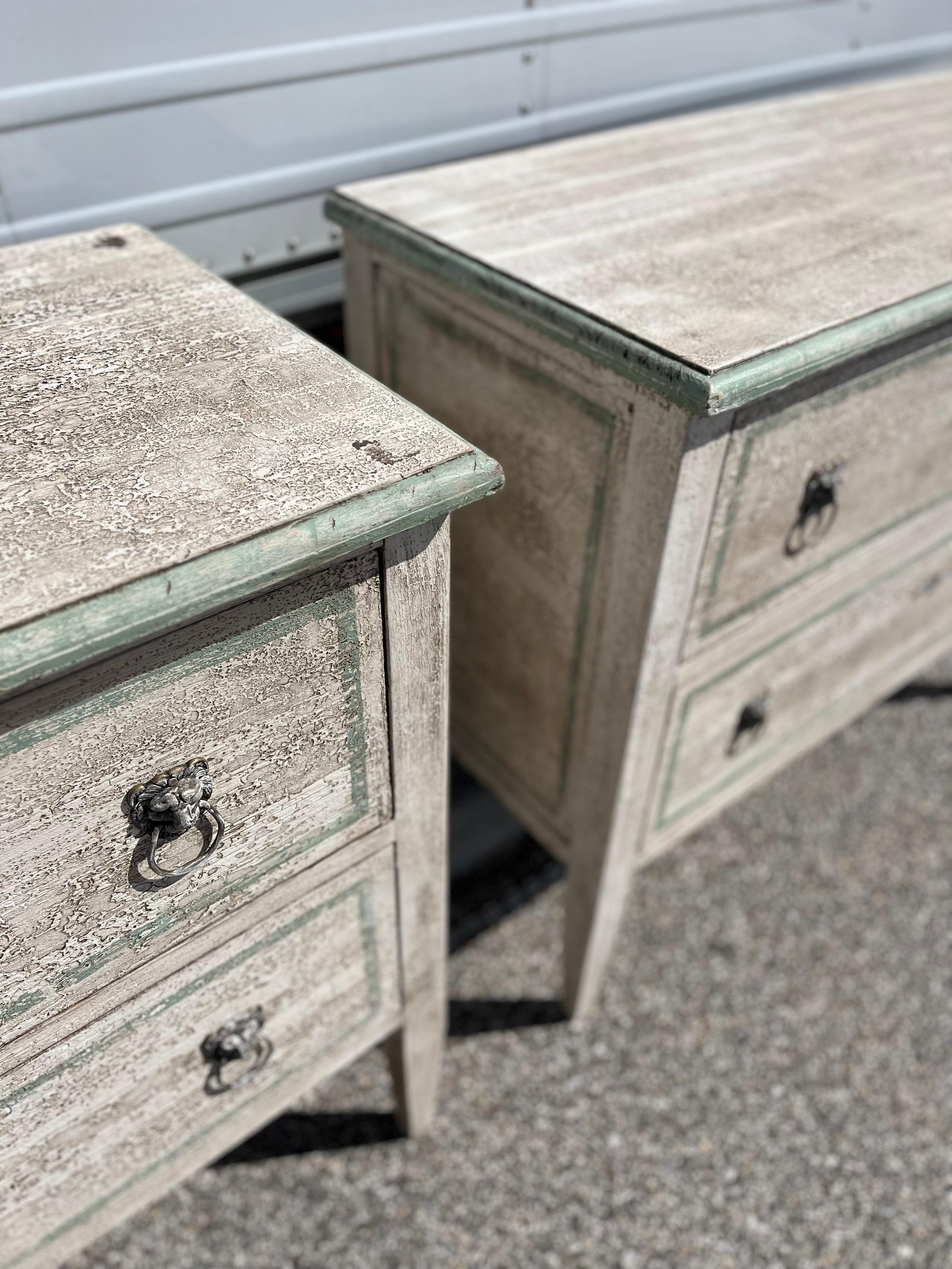 Simple white patina drawer In condizioni Nuovo in vendita a Livorno, IT