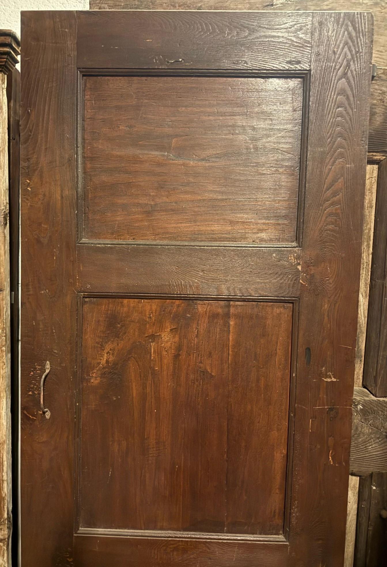 italien Porte intérieure simple en bois, sculptée à une seule feuille avec carrés, Italie en vente