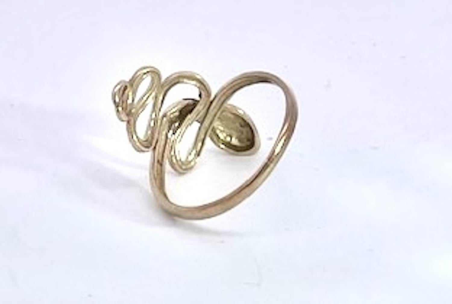Femenino o masculino Anillo simple de serpiente de oro amarillo 14K en venta