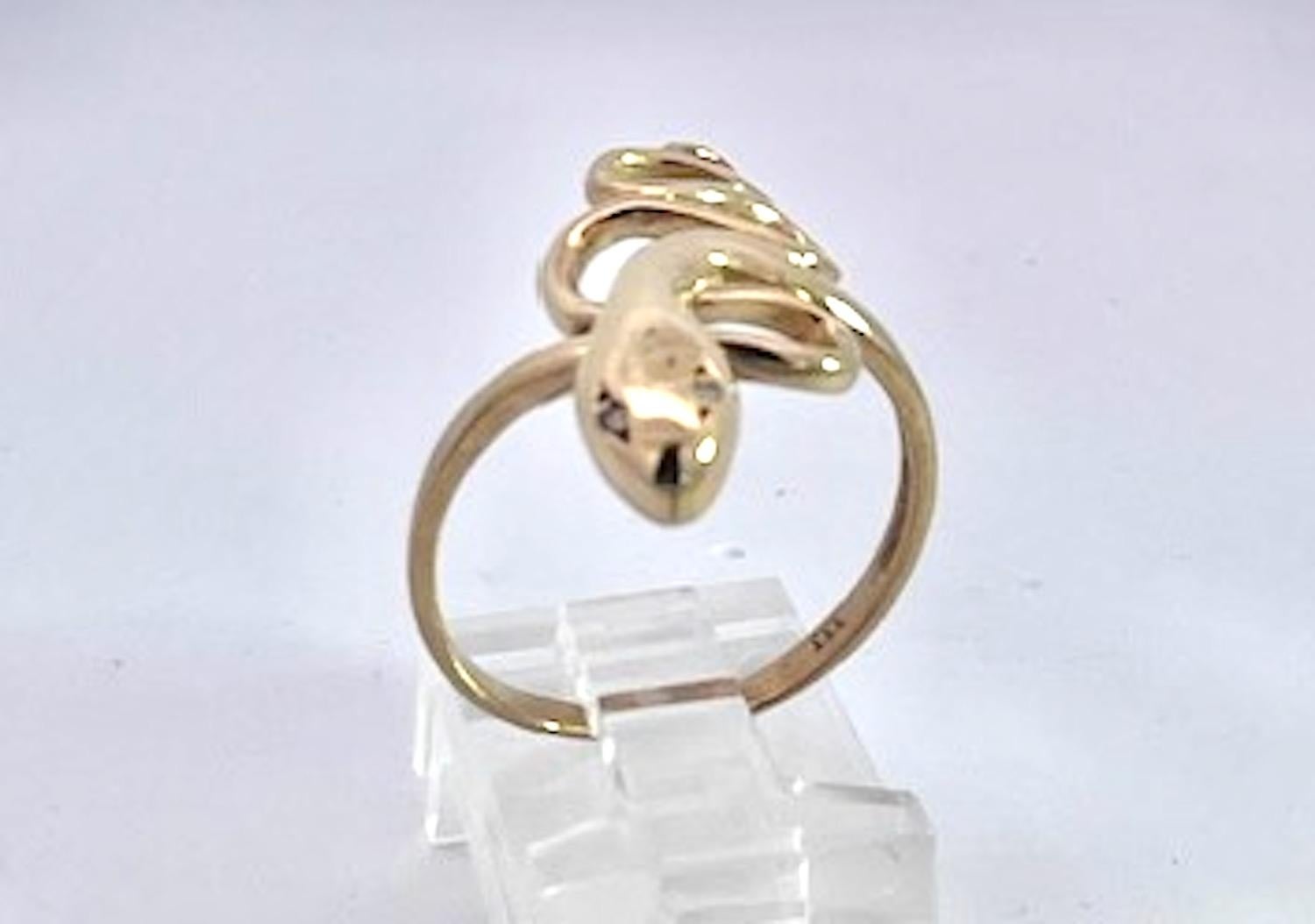 Anillo simple de serpiente de oro amarillo 14K en venta 2