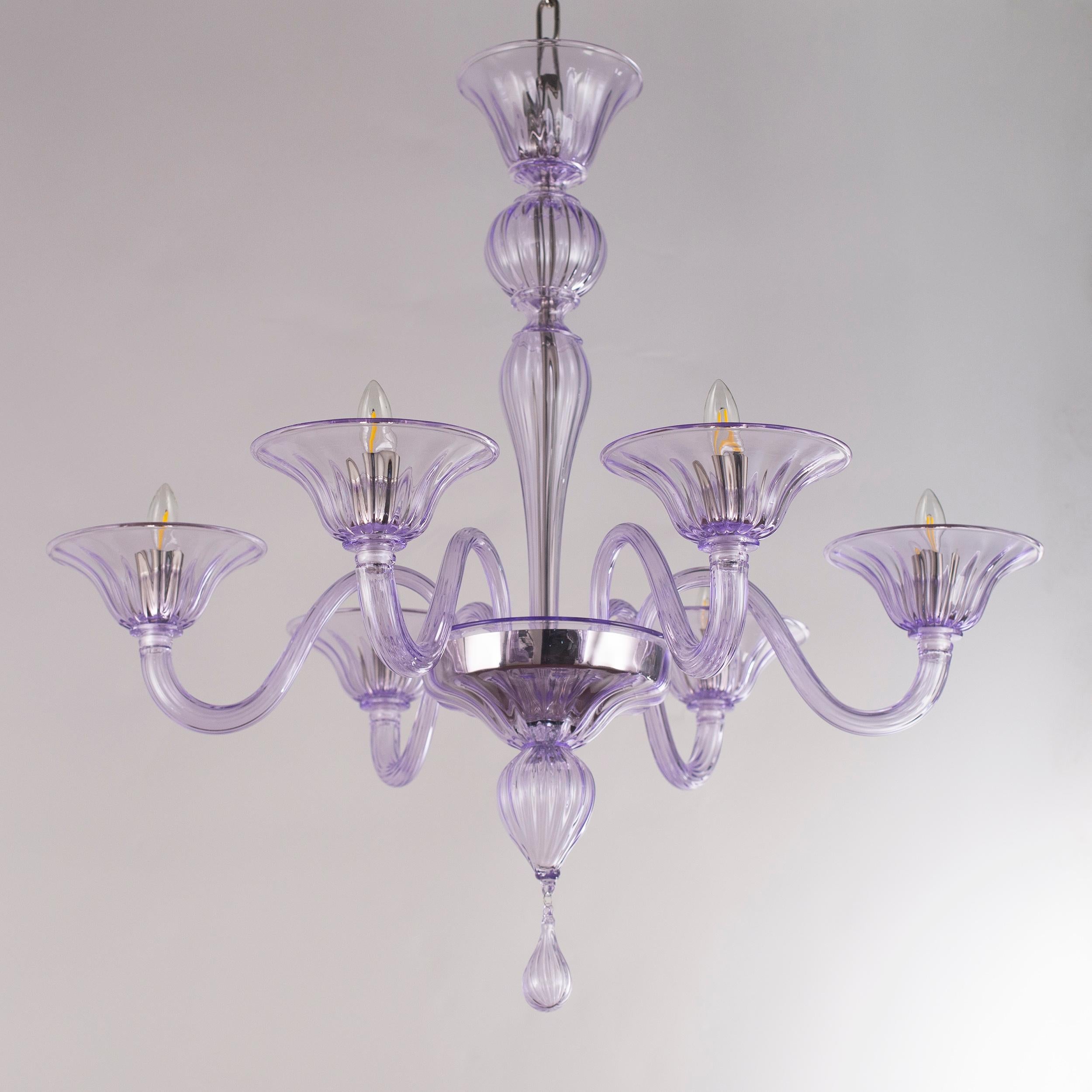 Simplicissimus 360 chandelier, 6 lights, light wisteria lavender artistic glass by Multiforme
This collection in Murano glass is characterized by superb simplicity. It is the result of a research which harks back to the Classic Murano chandeliers