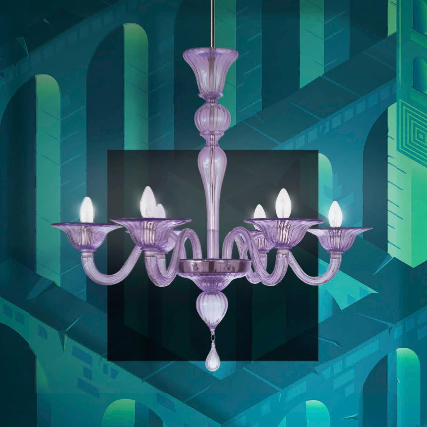 Lampadario Simplicissimus 360, 6 luci, vetro artistico Wisteria lavanda di Multiforme
Questa collezione in vetro di Murano è caratterizzata da una superba semplicità. È il risultato di una ricerca che si rifà ai lampadari classici di Murano per