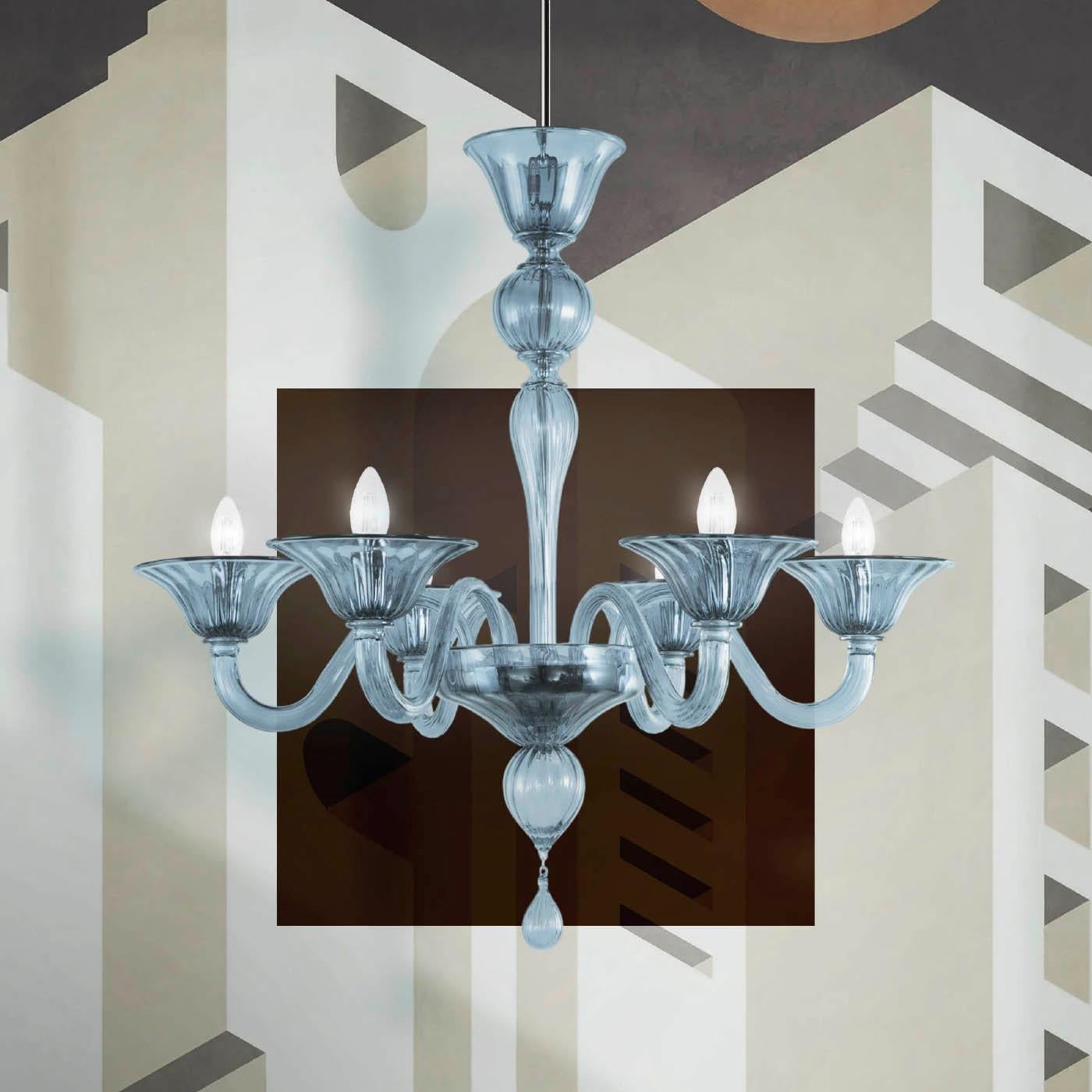 Simplicissimus 360 chandelier, 6 lights, Denim Blue artistic glass by Multiforme
This collection in Murano glass is characterized by superb simplicity. It is the result of a research which harks back to the Classic Murano chandeliers with the