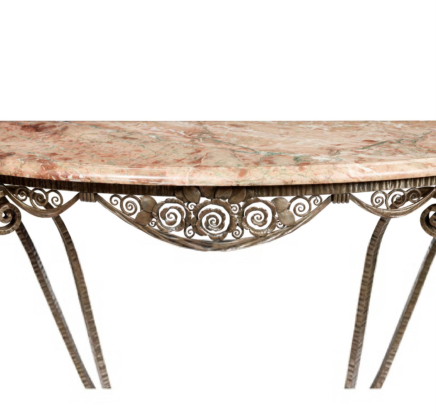 Table console ''Simplicité'' par Edgar Brandt (1880-1960) 
vers 1925
acier forgé, plateau en marbre
Dimensions : 150.5cm de large, 87.5cm de haut, 45.5cm de profondeur