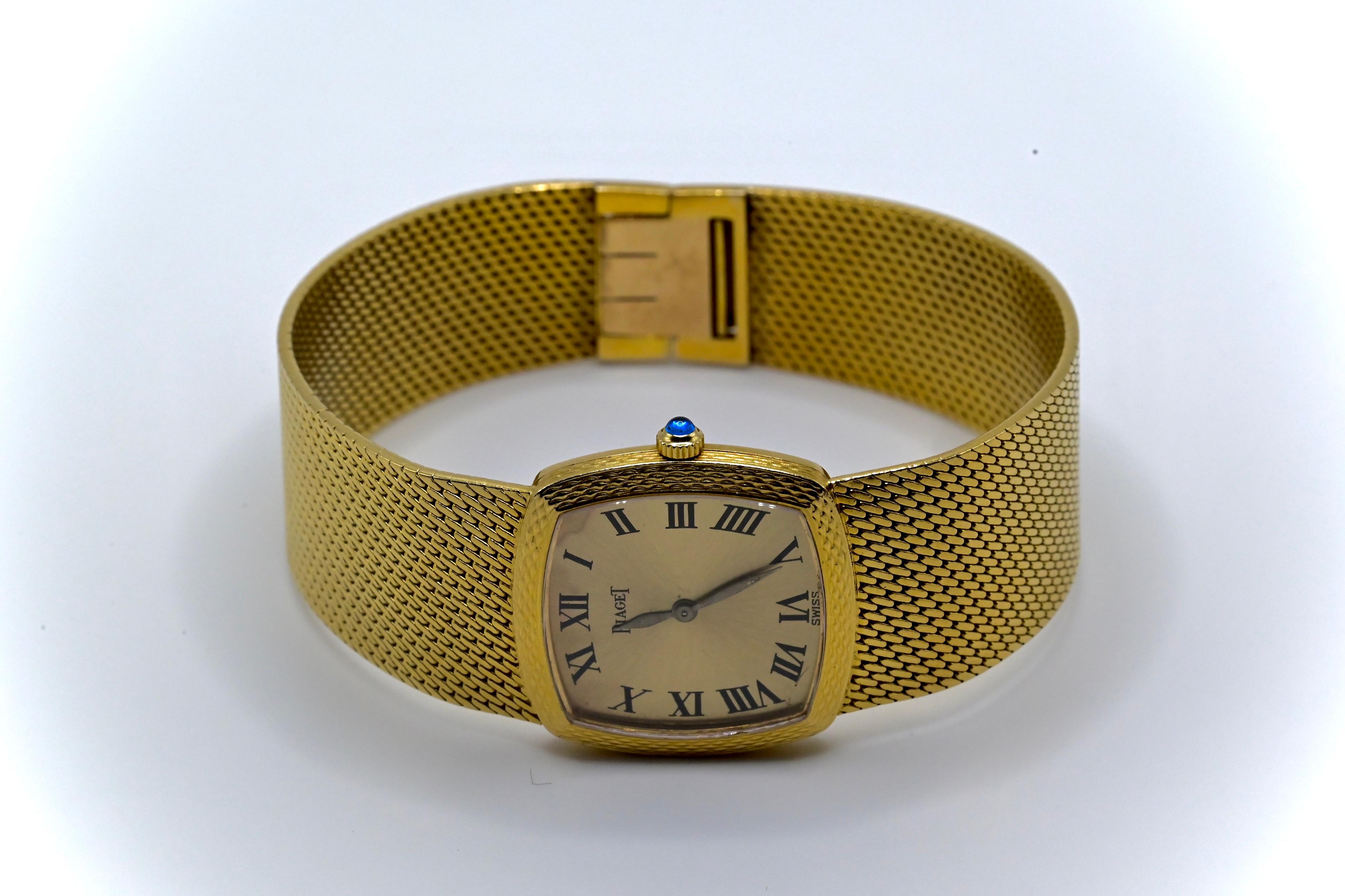 Simplistic 18k Gold Piaget Ladies Wristwatch 9231 B11 In Excellent Condition In Media, PA