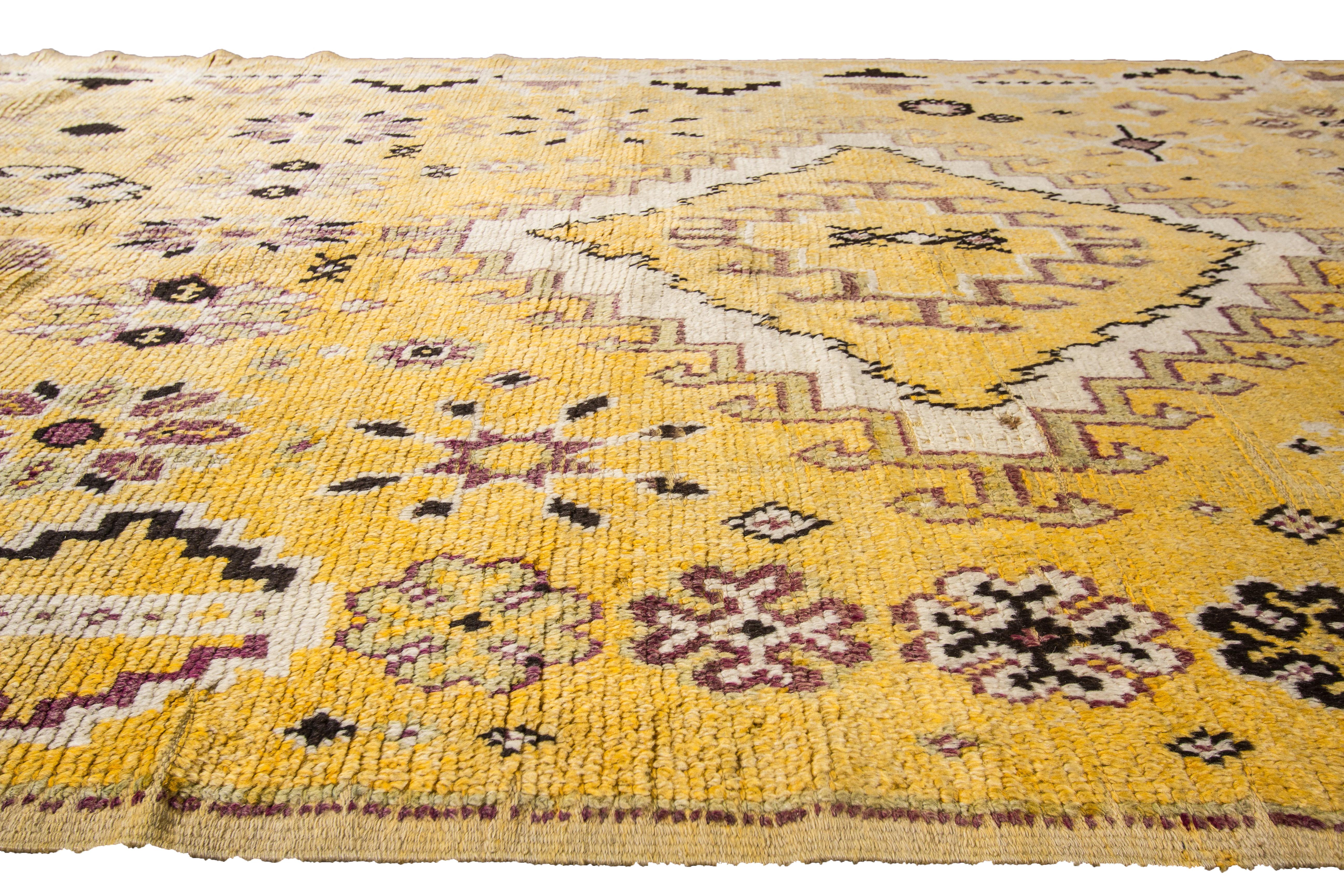 Mid--20th Century Vintage Moroccan Wool Rug For Sale 3