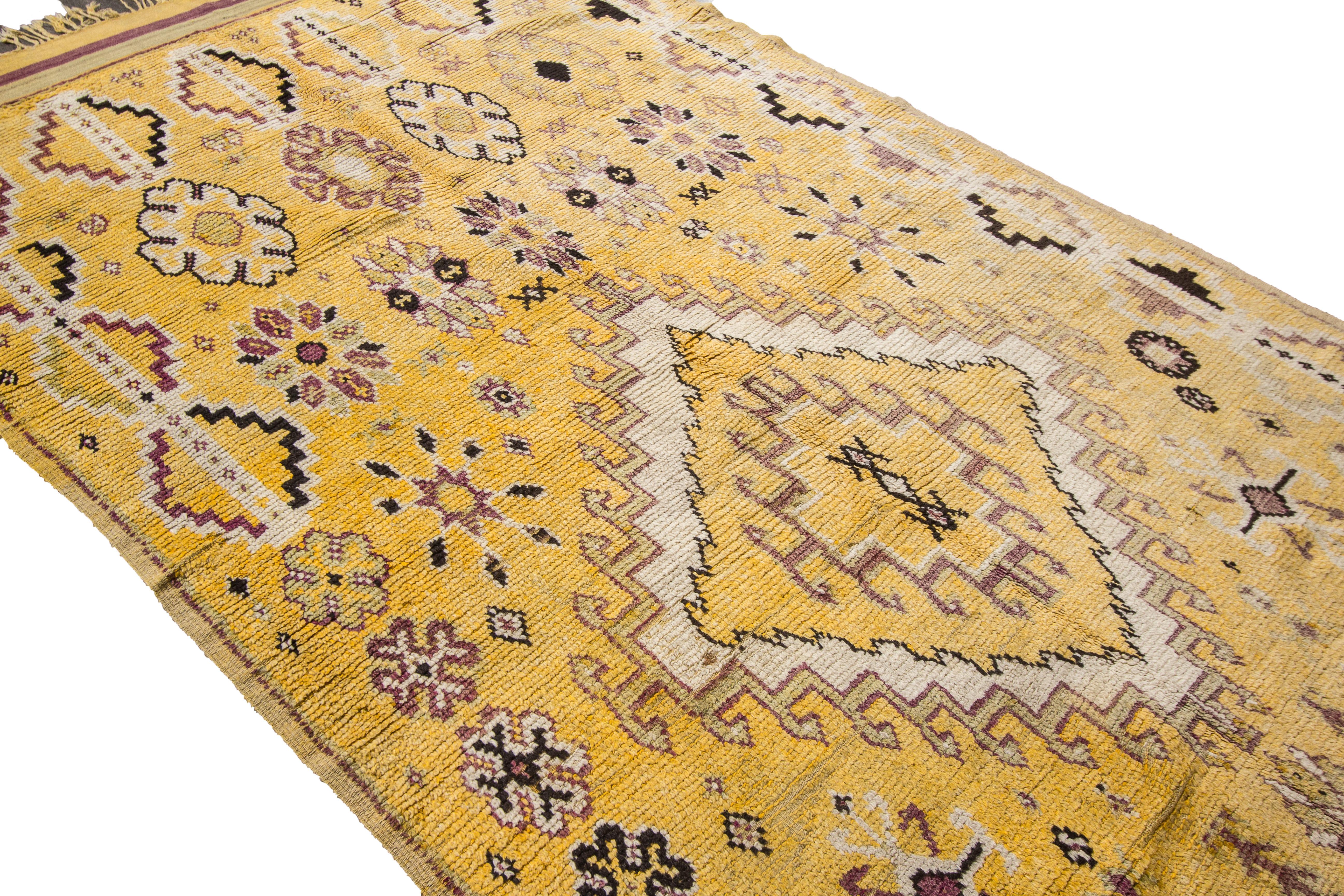 Mid--20th Century Vintage Moroccan Wool Rug For Sale 5
