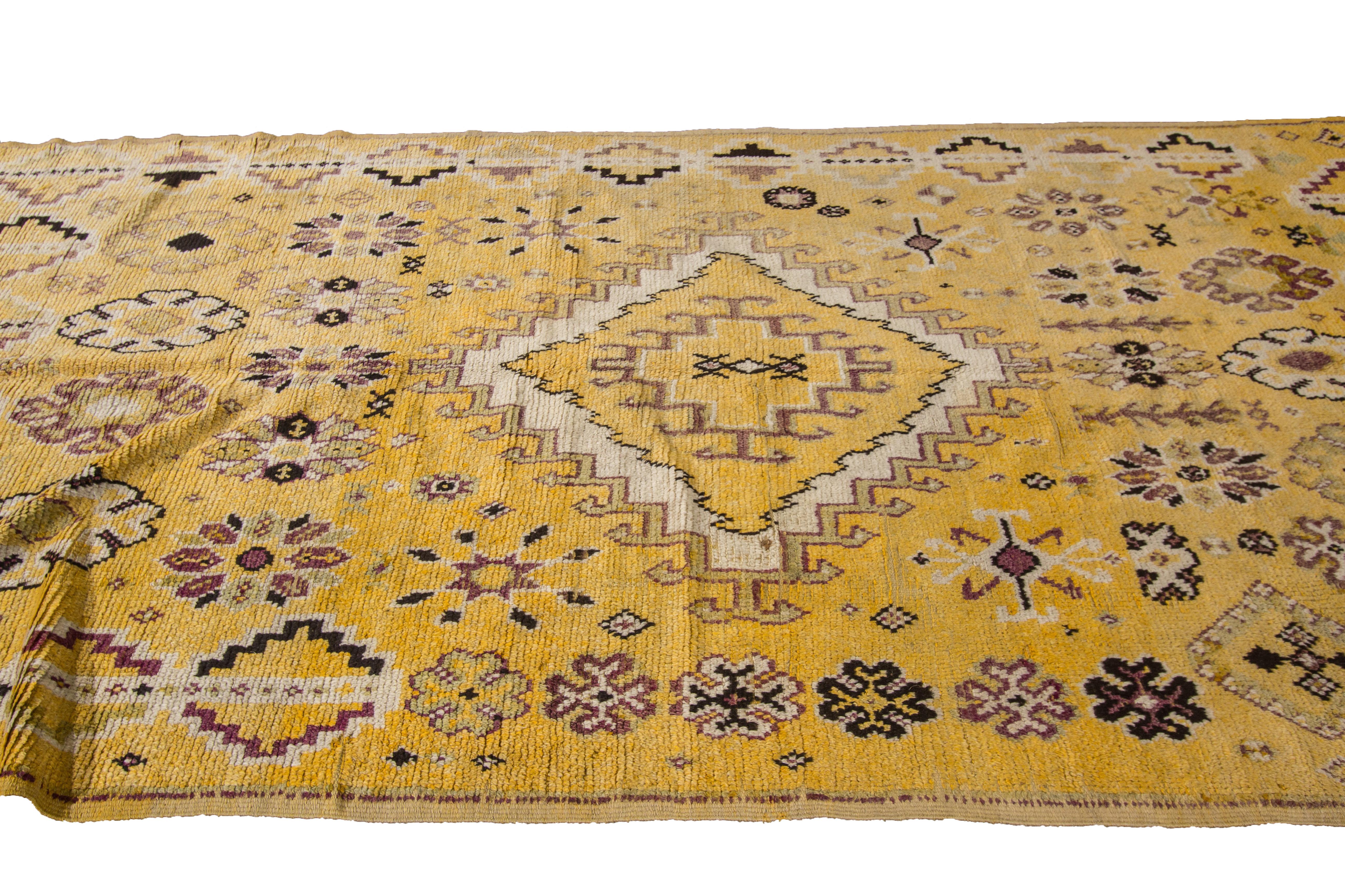 Mid--20th Century Vintage Moroccan Wool Rug For Sale 4
