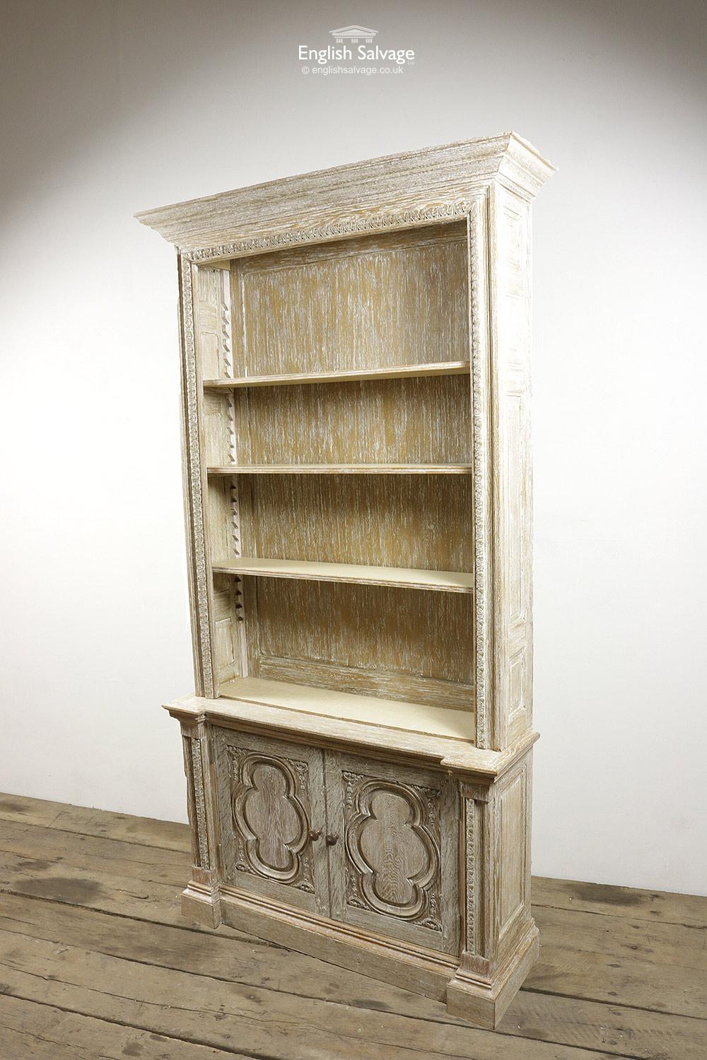 Simply Carved 4 Shelf Oak Bookcase, 20th Century In Good Condition For Sale In London, GB